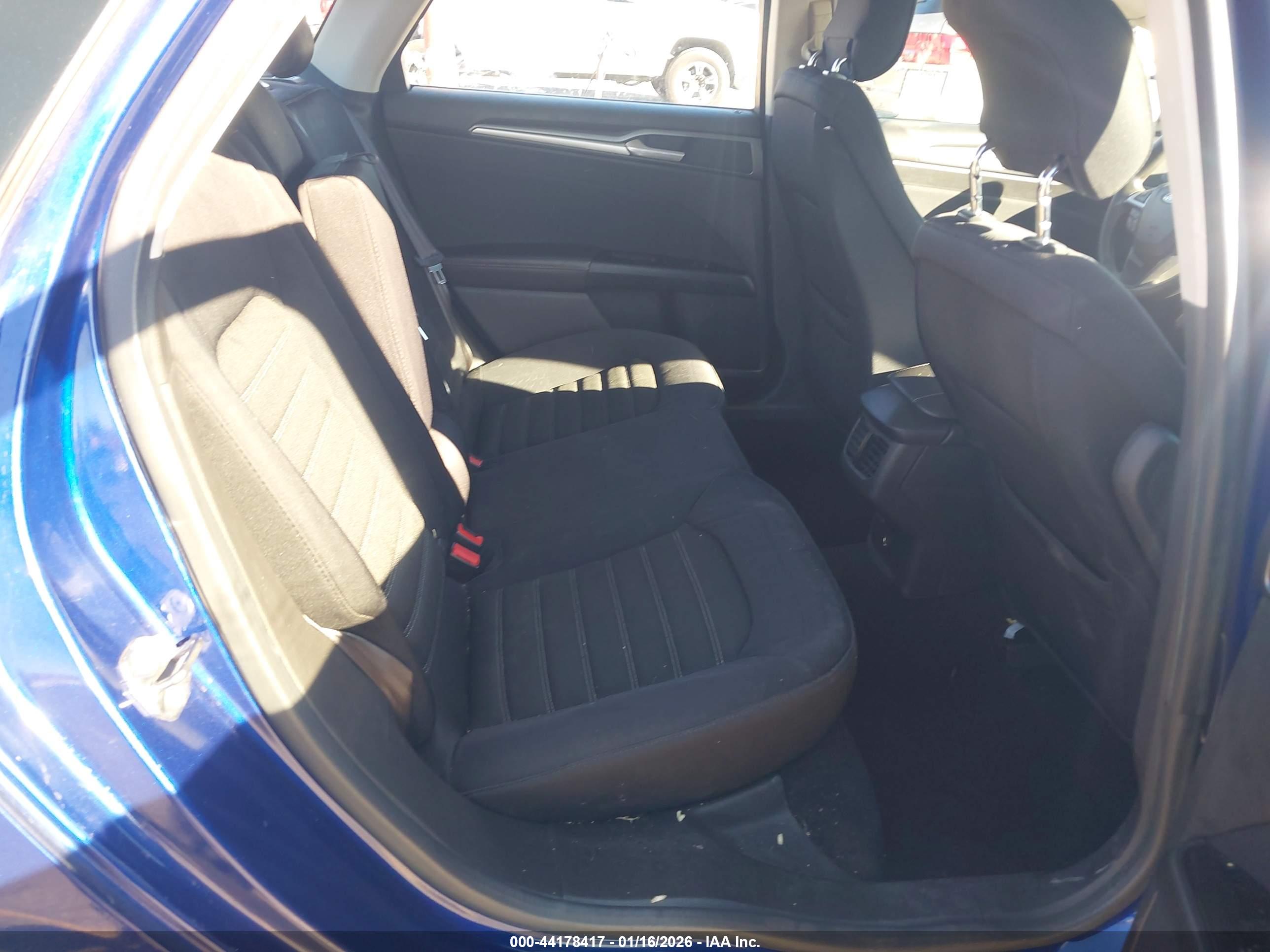 FORD FUSION image 8