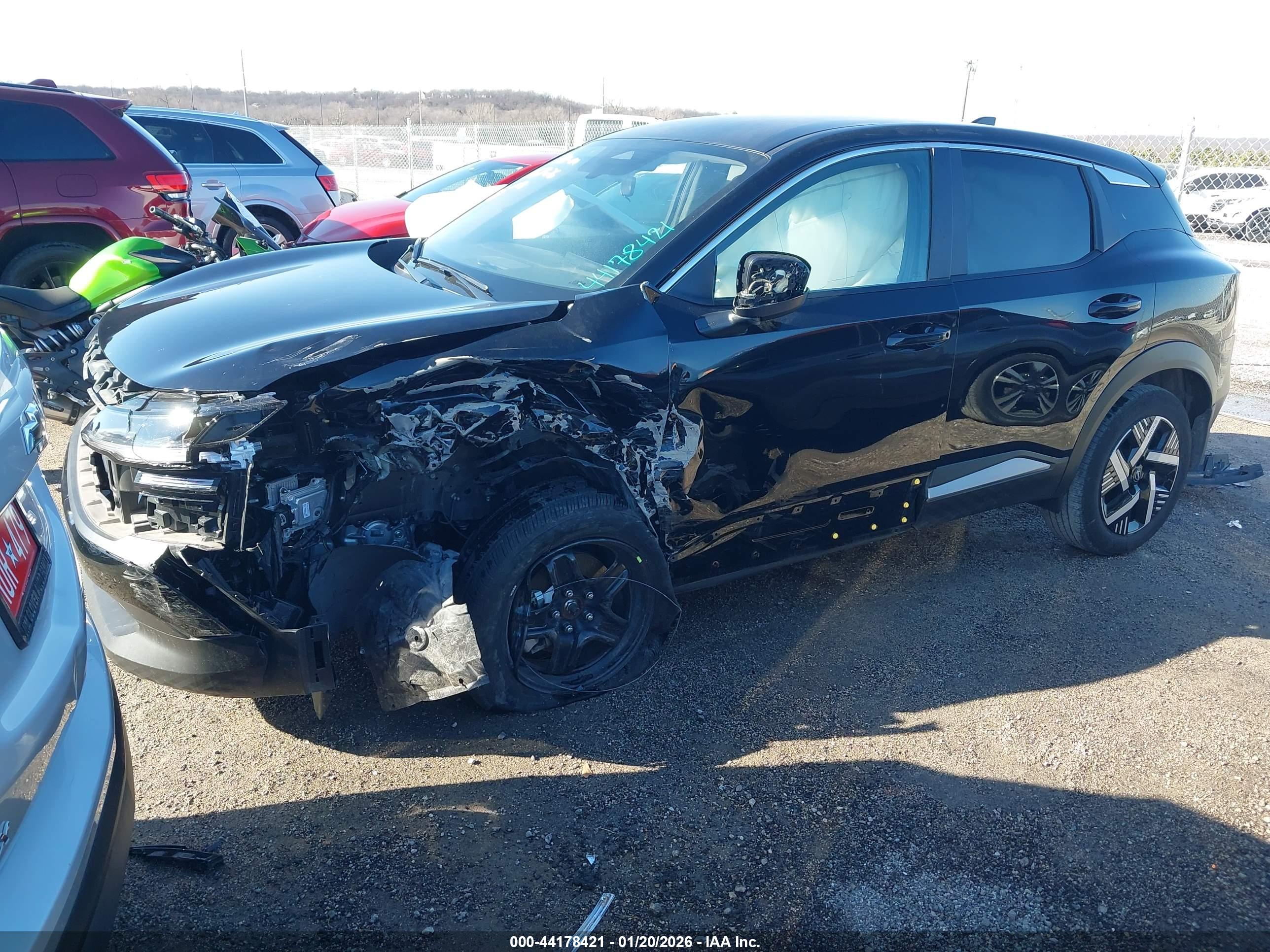 NISSAN KICKS image 2