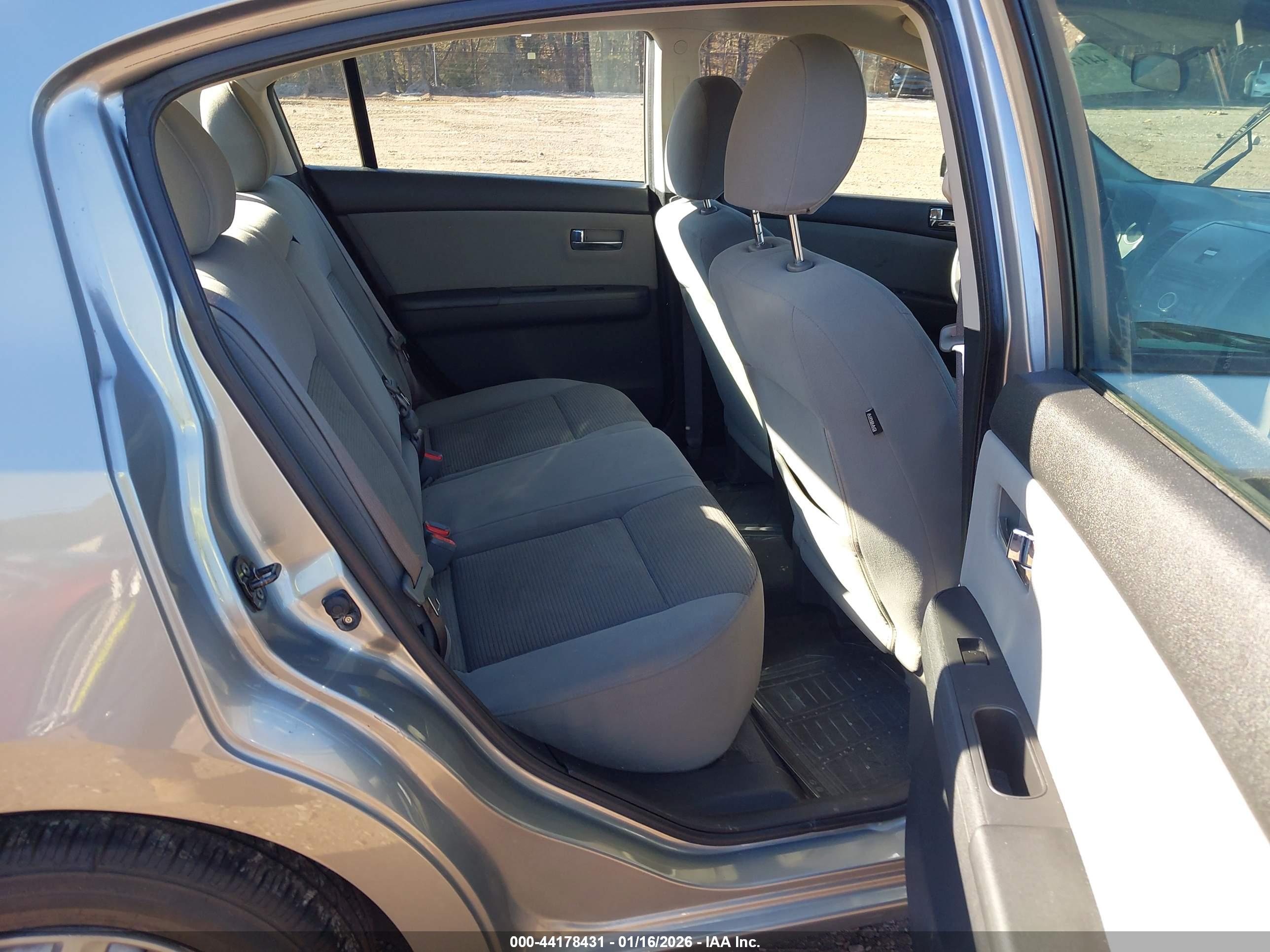 NISSAN SENTRA image 8