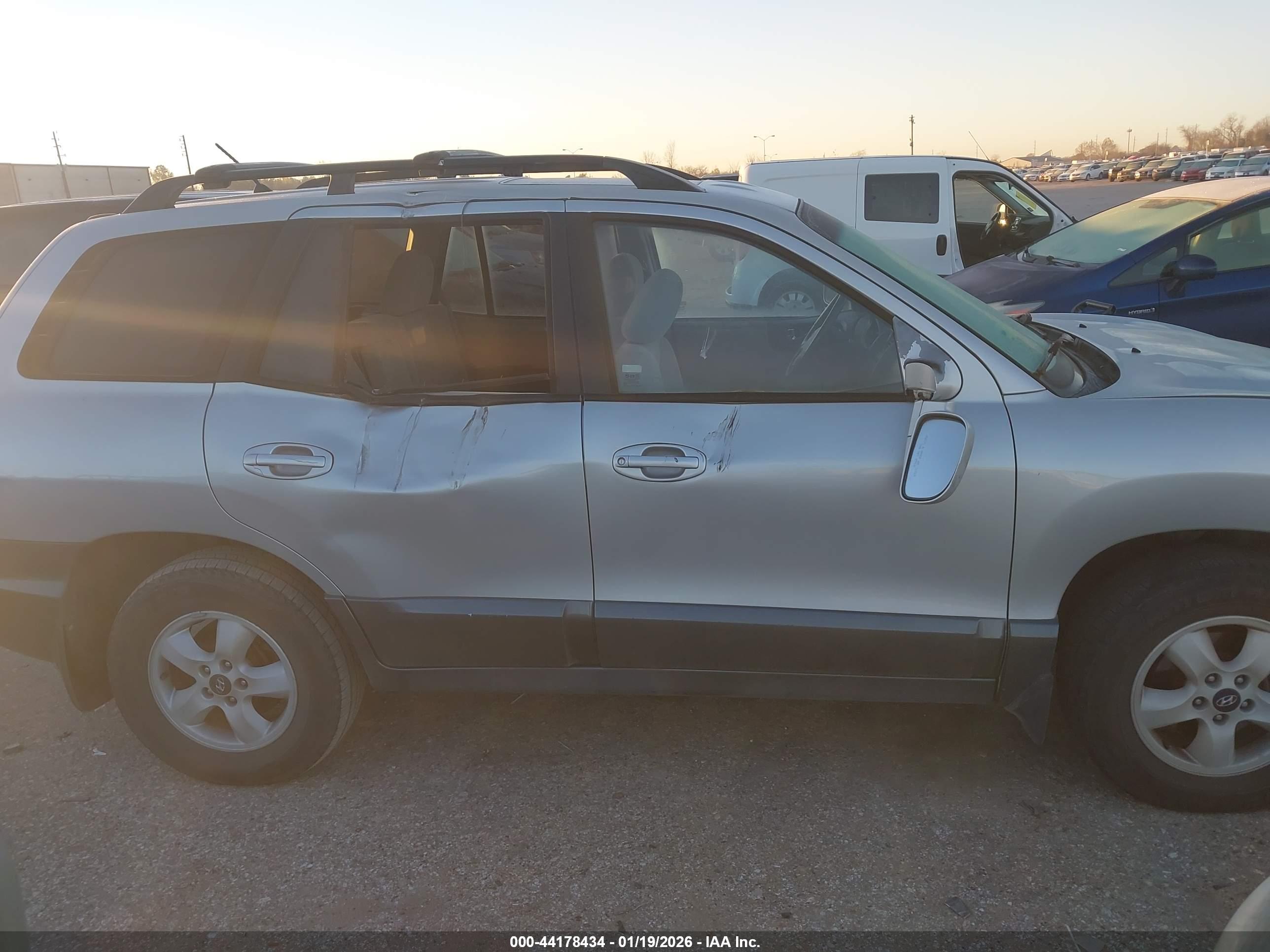 HYUNDAI SANTA image 6