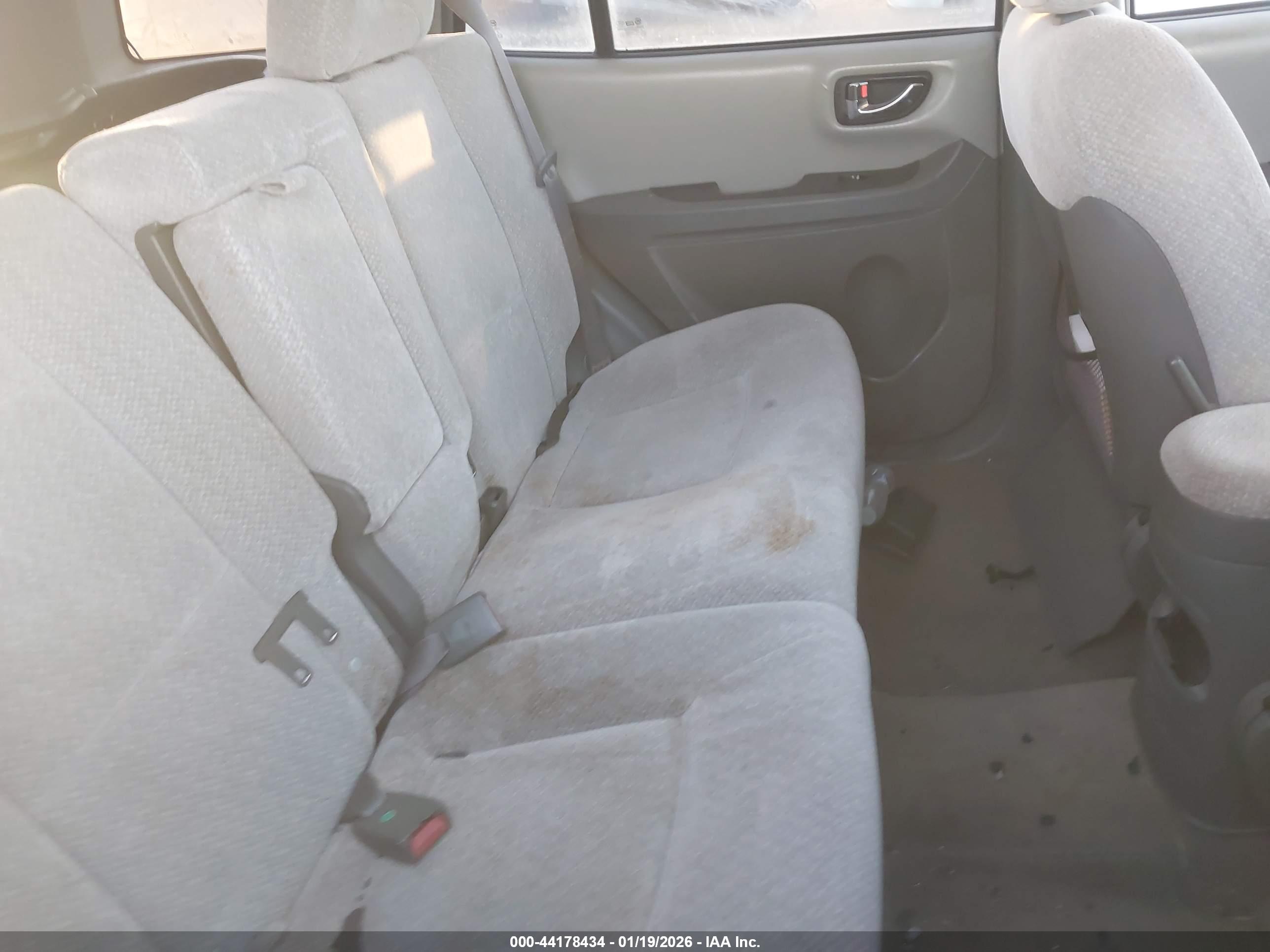HYUNDAI SANTA image 8