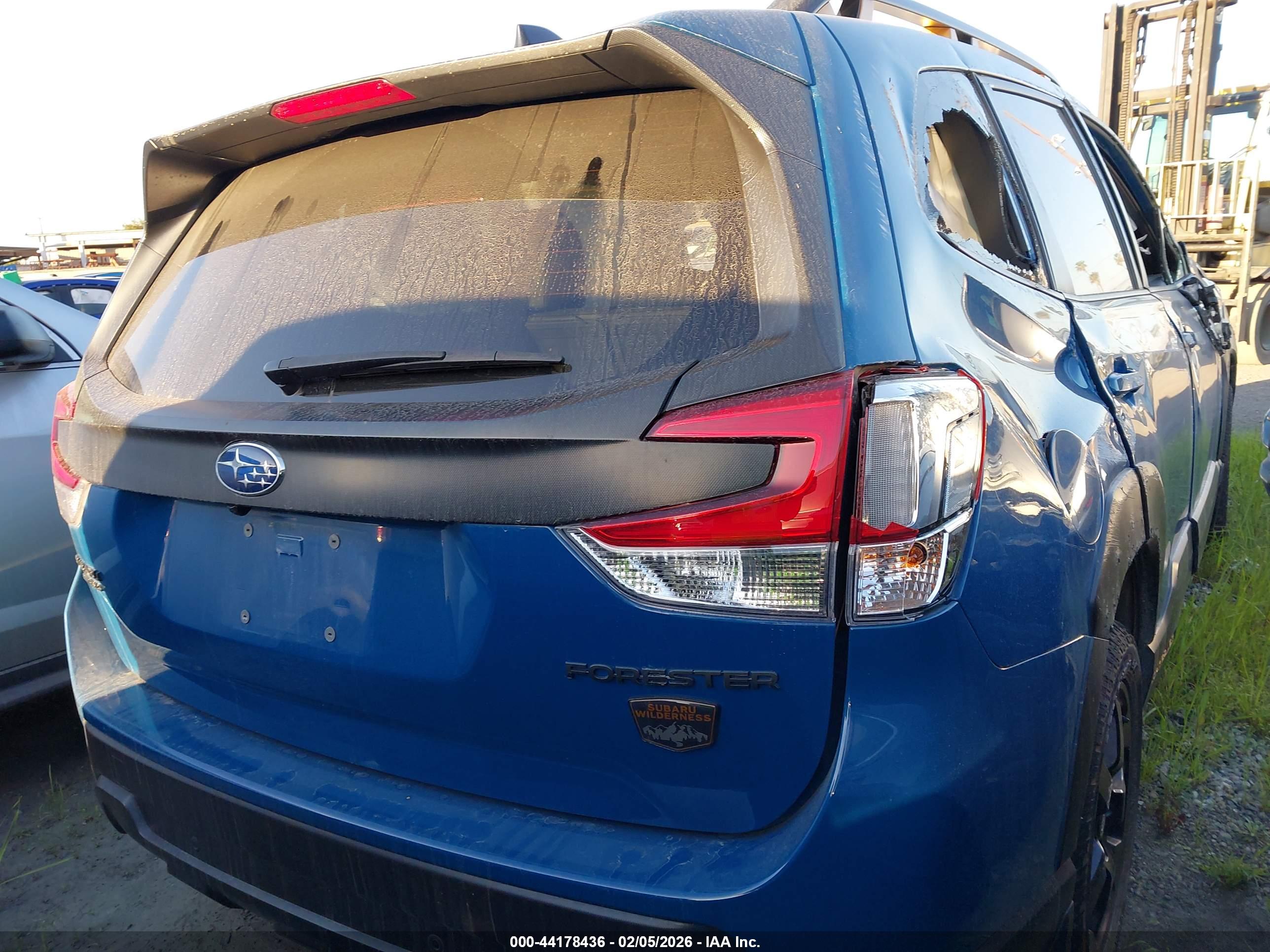 SUBARU FORESTER image 4