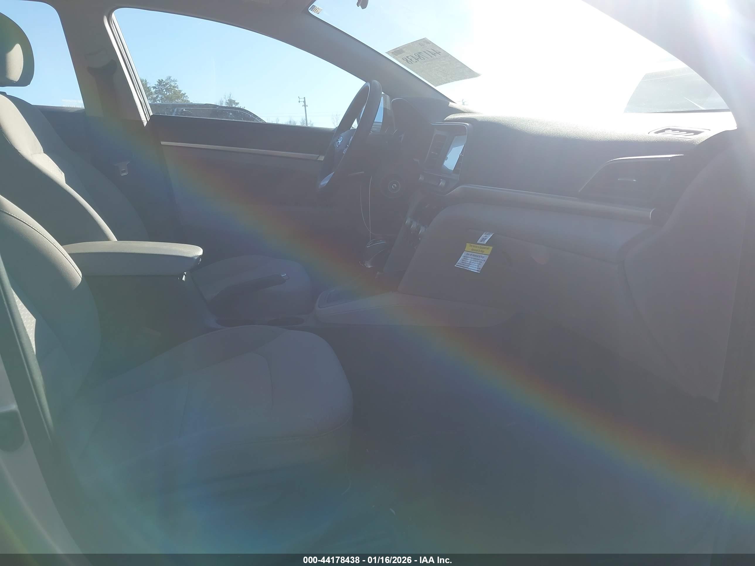 HYUNDAI ELANTRA image 5