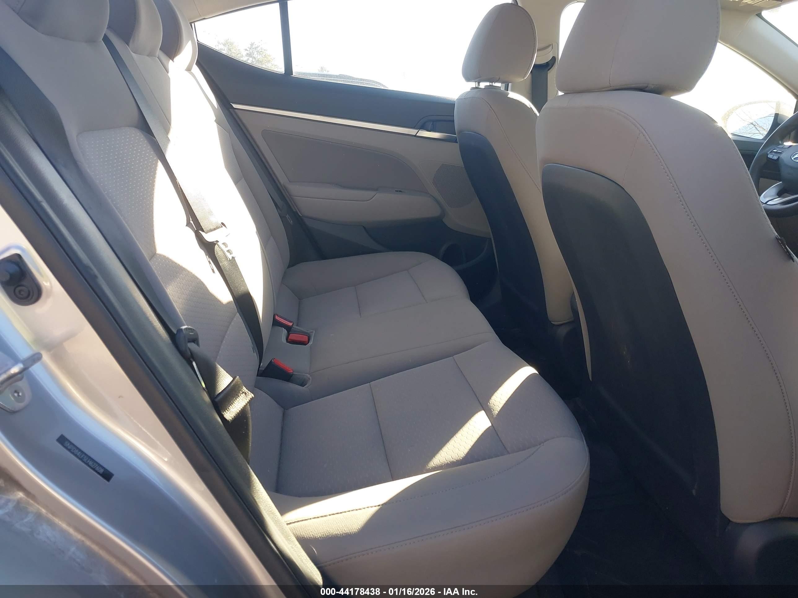 HYUNDAI ELANTRA image 8