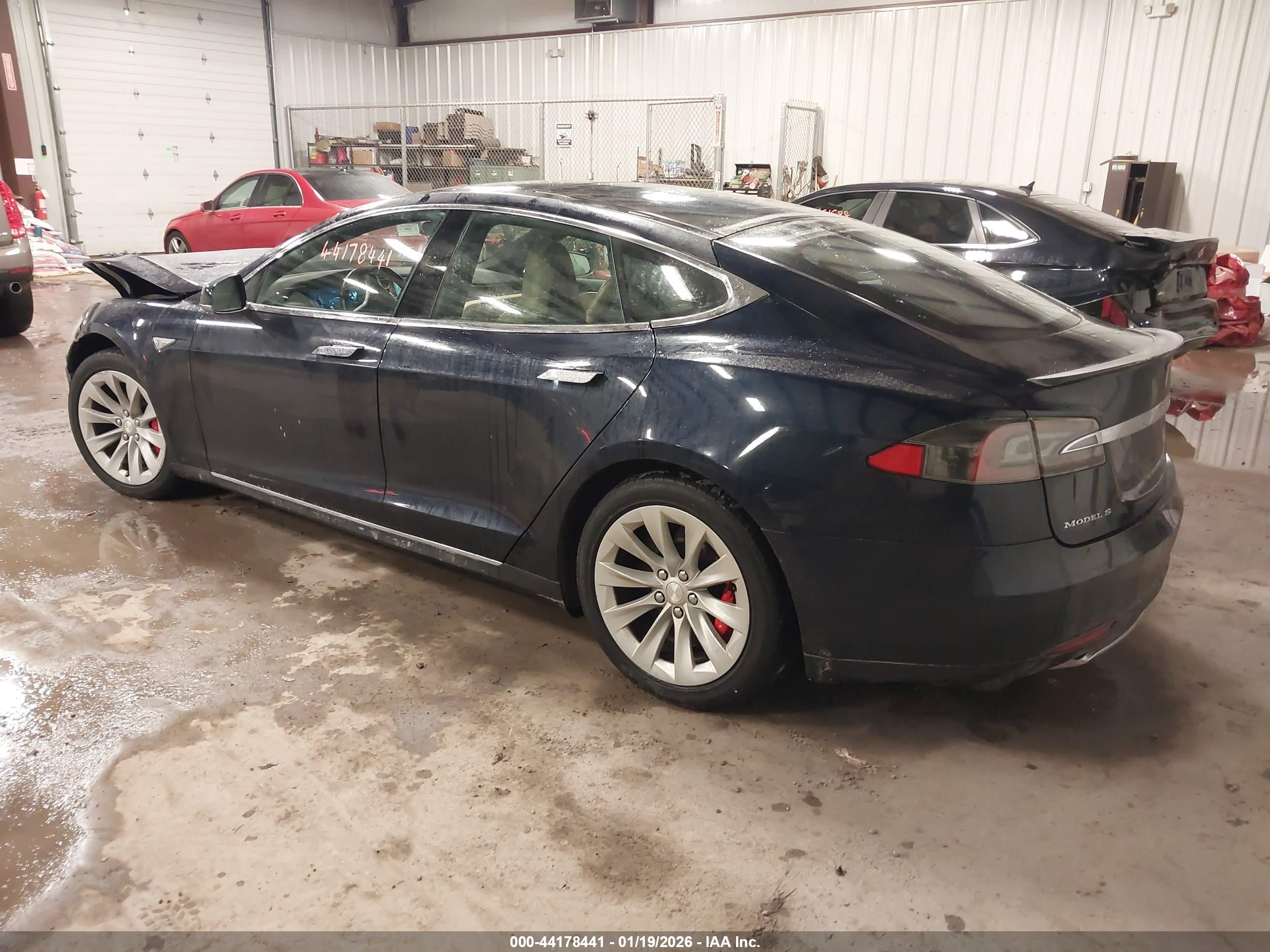 TESLA MODEL image 3