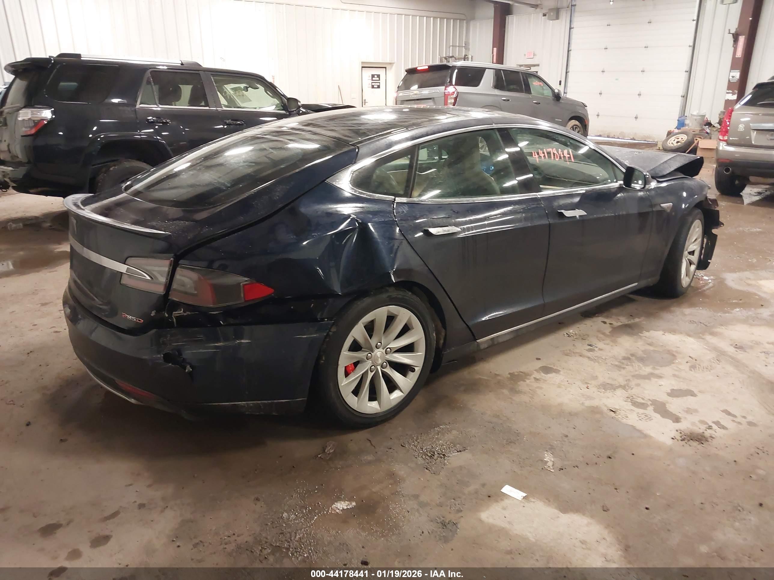 TESLA MODEL image 4