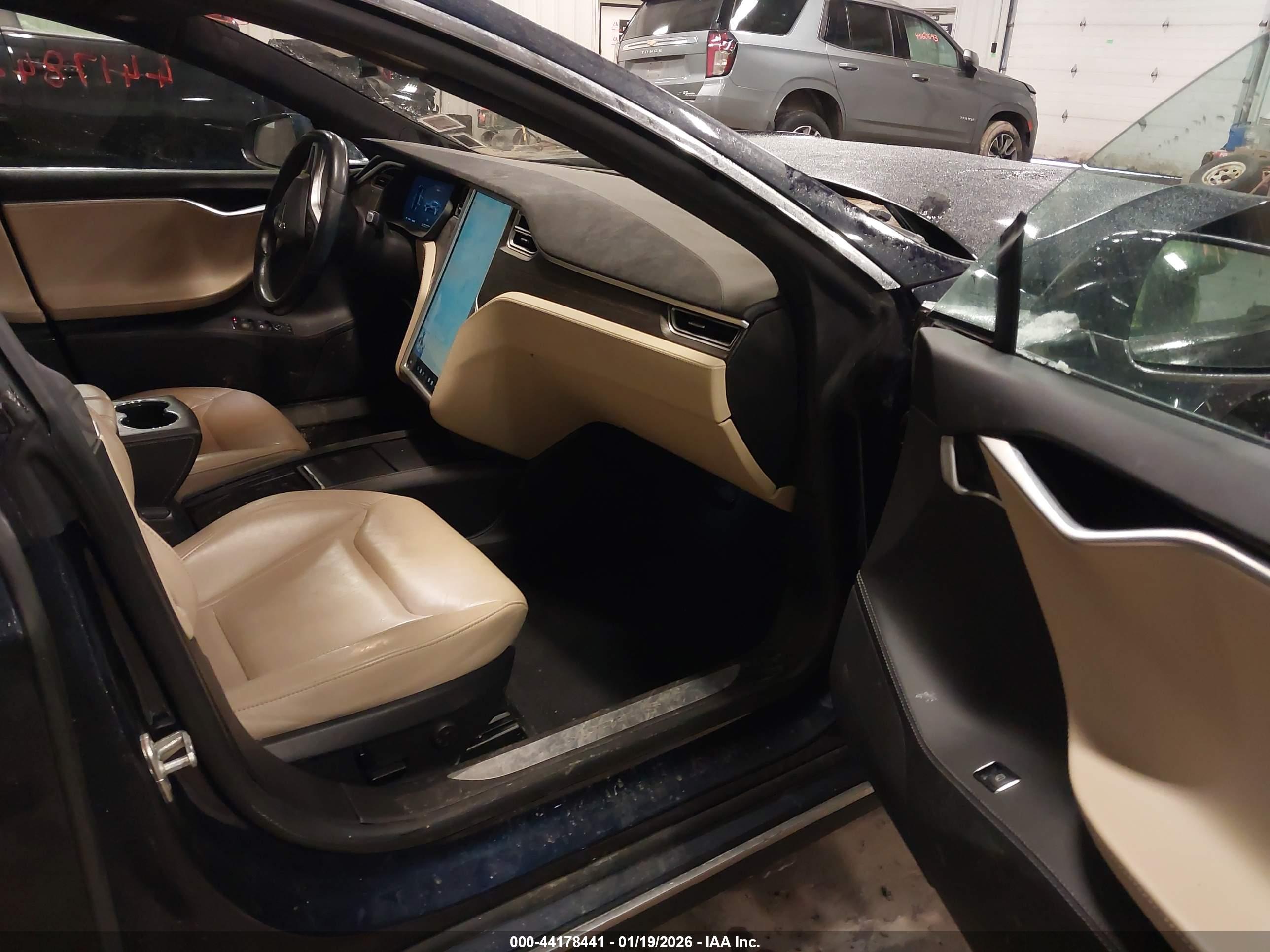 TESLA MODEL image 5