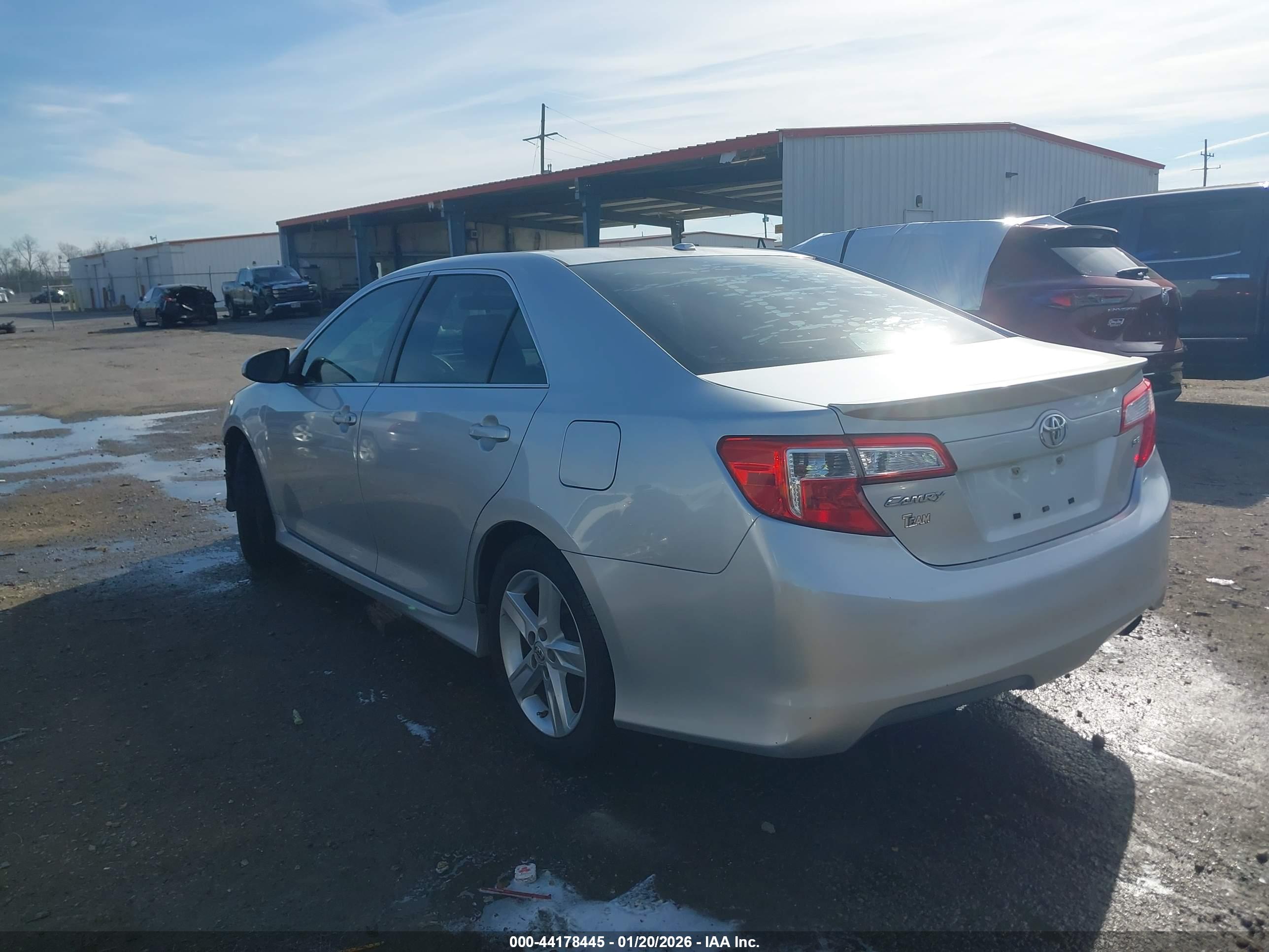 TOYOTA CAMRY image 3