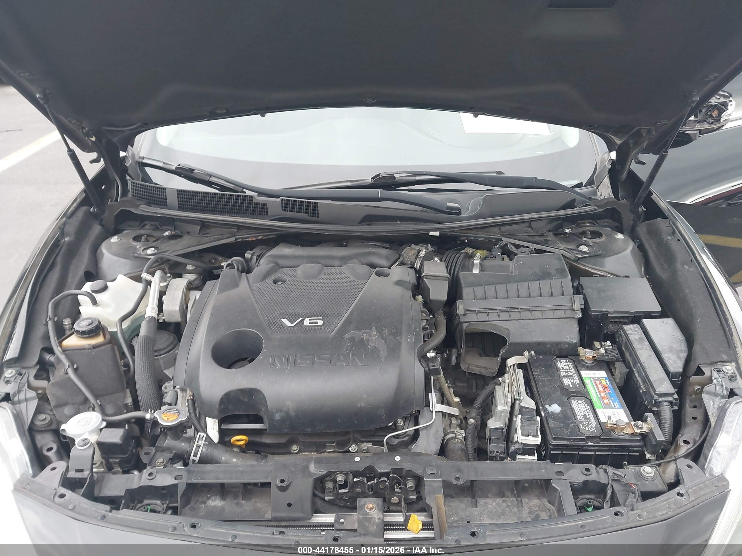 NISSAN MAXIMA image 10