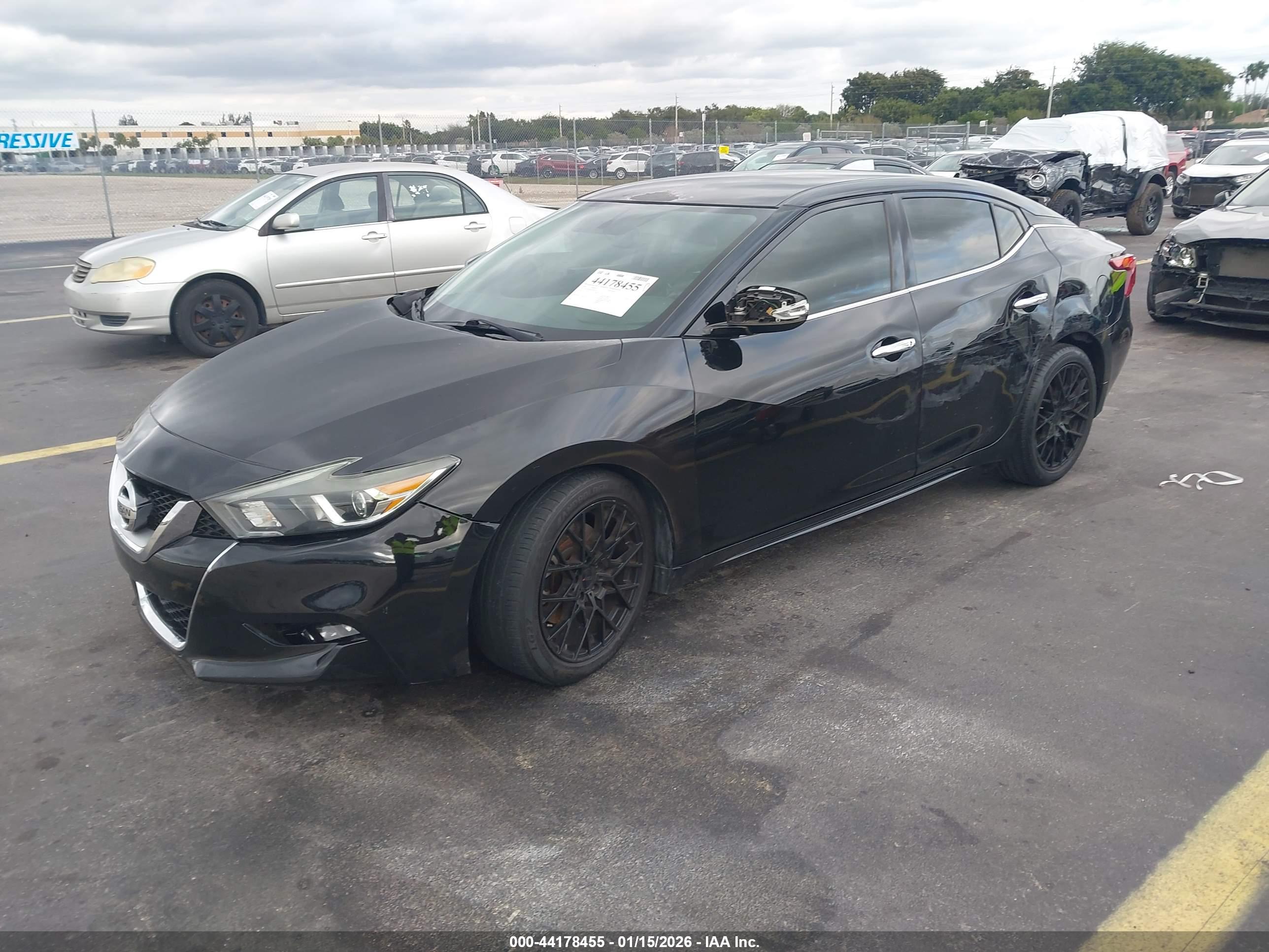 NISSAN MAXIMA image 2