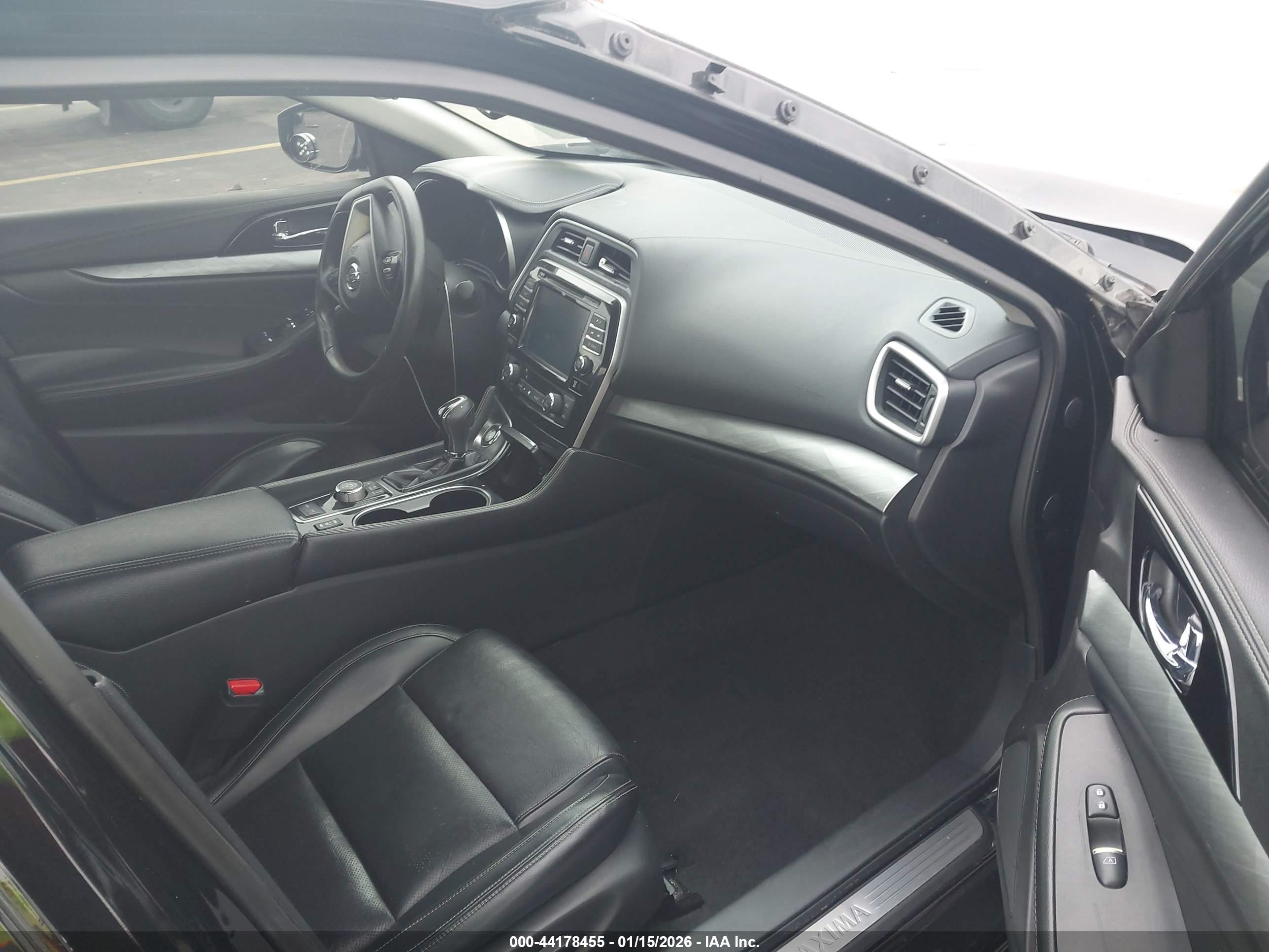 NISSAN MAXIMA image 5