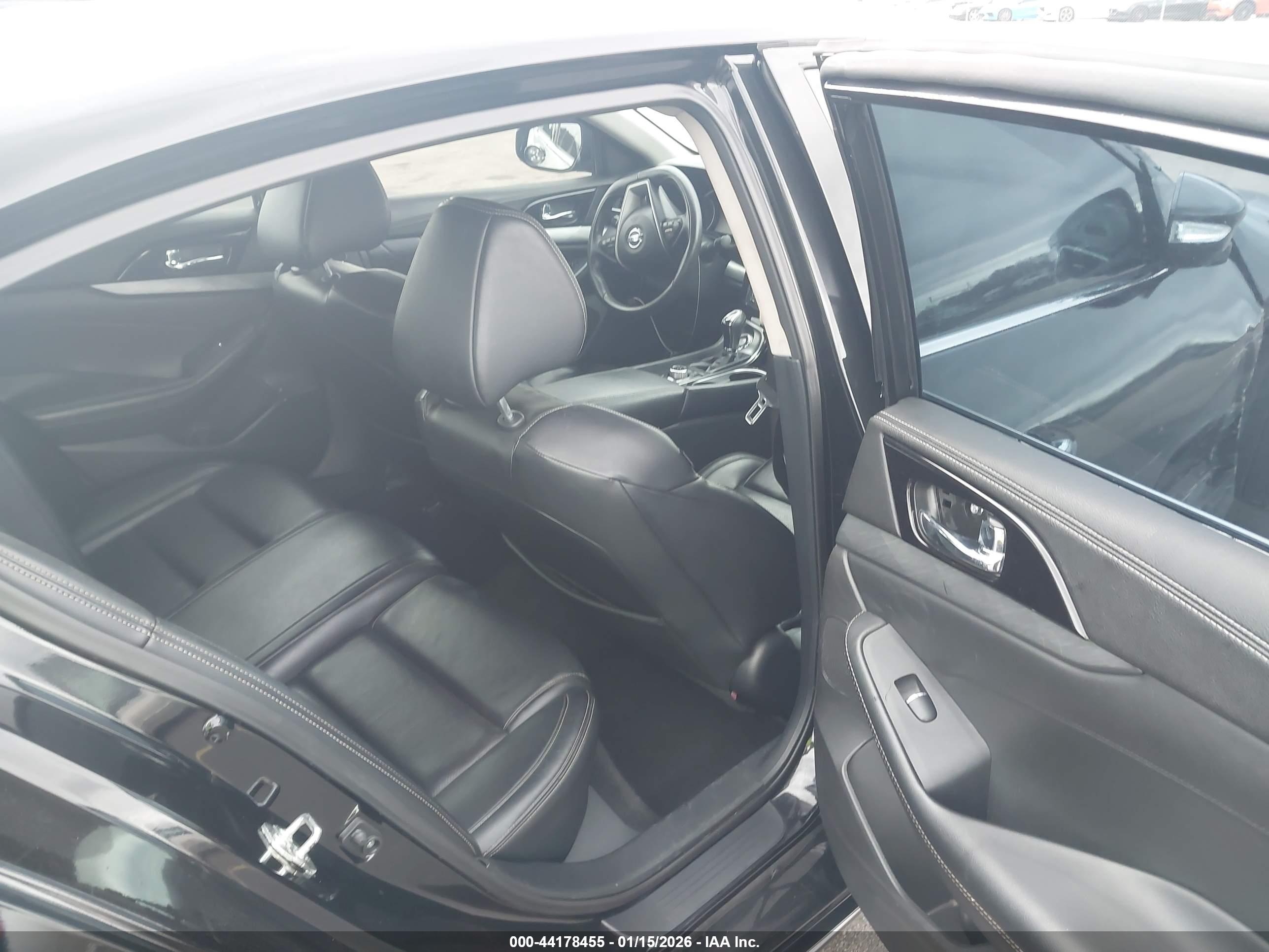 NISSAN MAXIMA image 8
