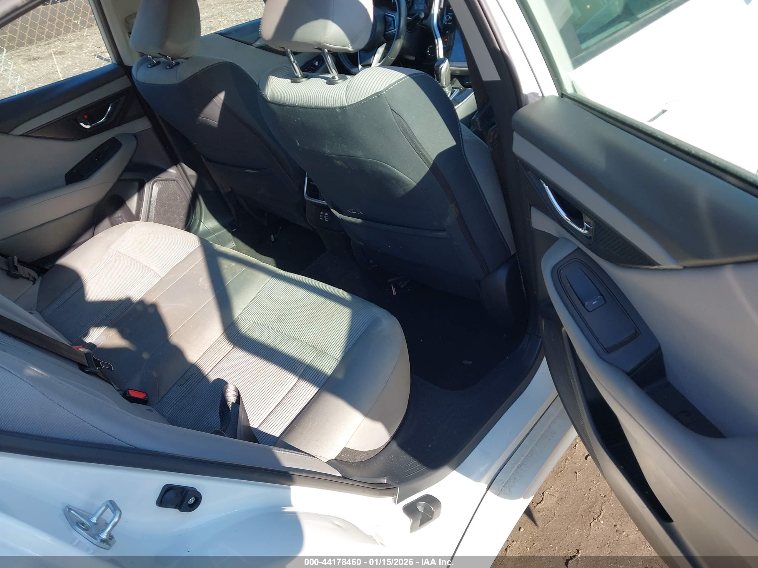 SUBARU LEGACY image 8