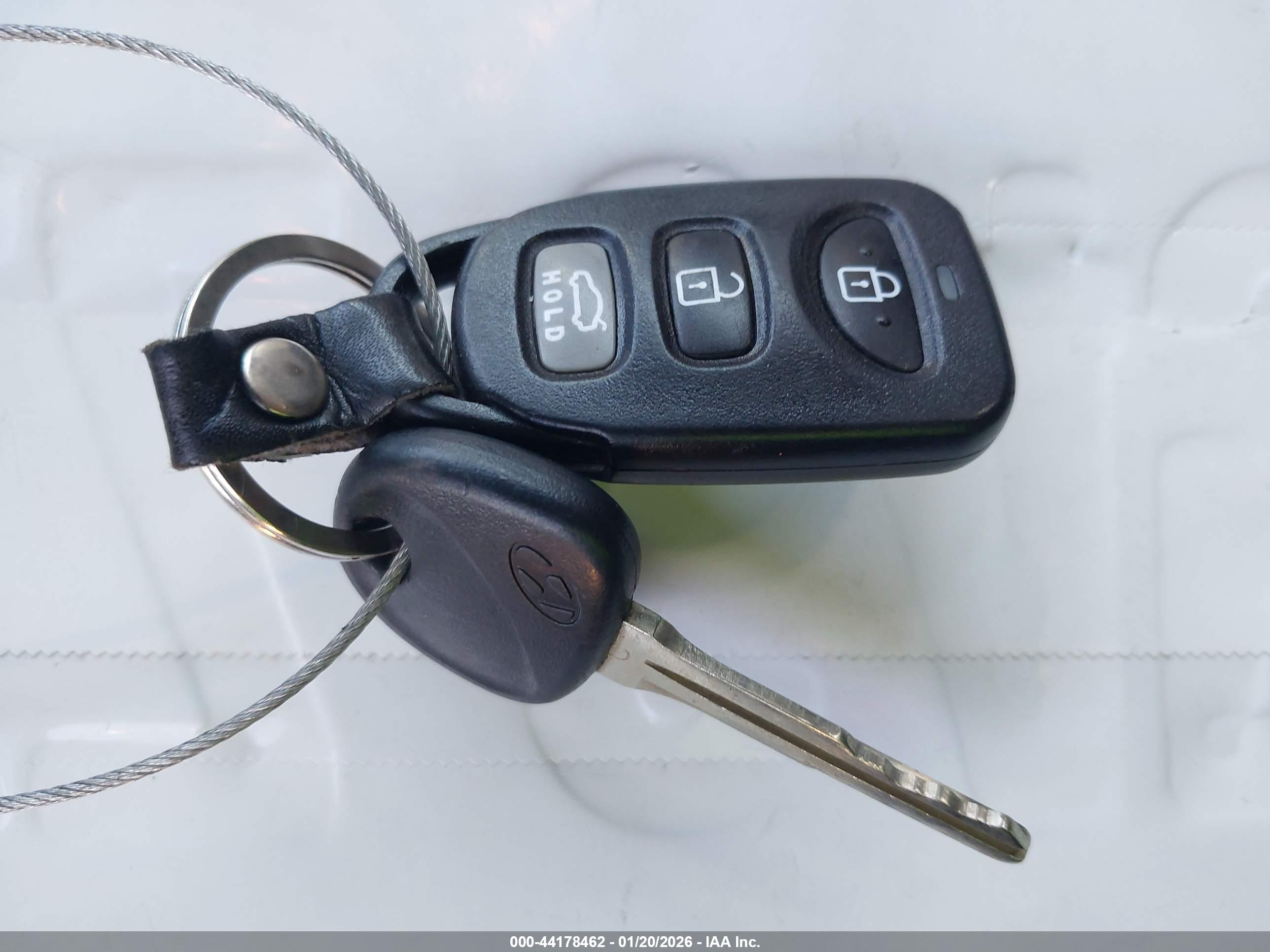 HYUNDAI ELANTRA image 11