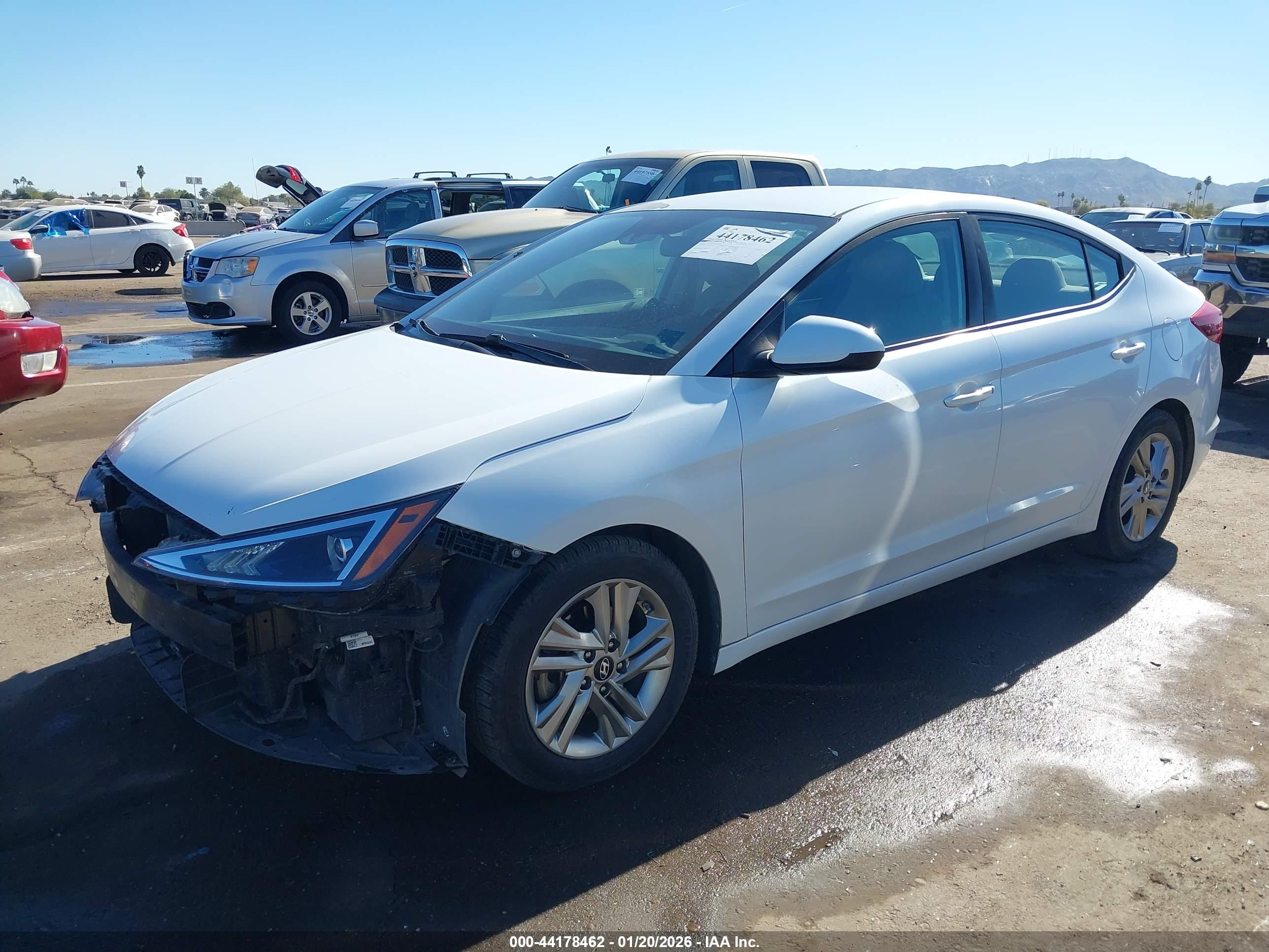 HYUNDAI ELANTRA image 2