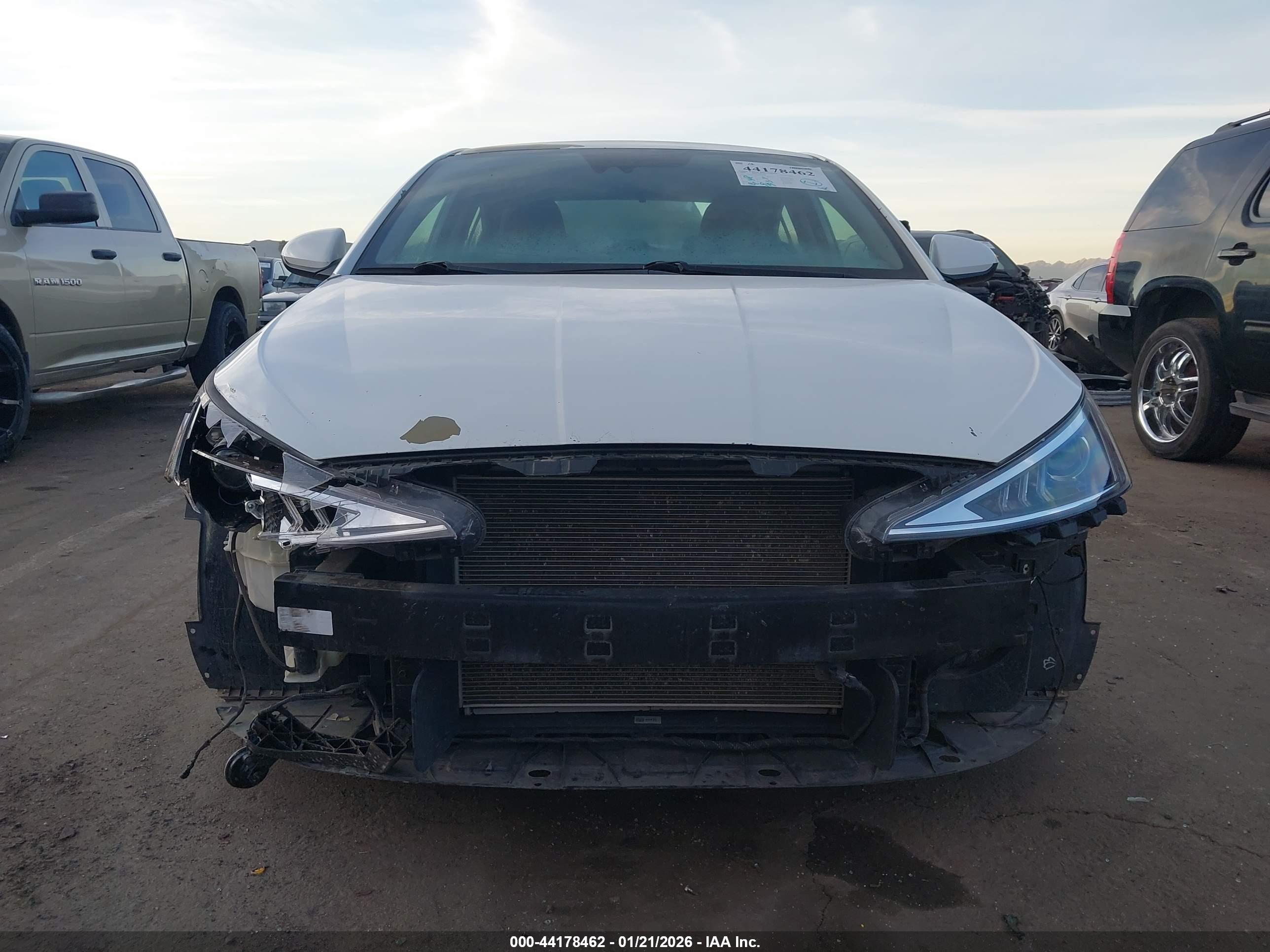 HYUNDAI ELANTRA image 6