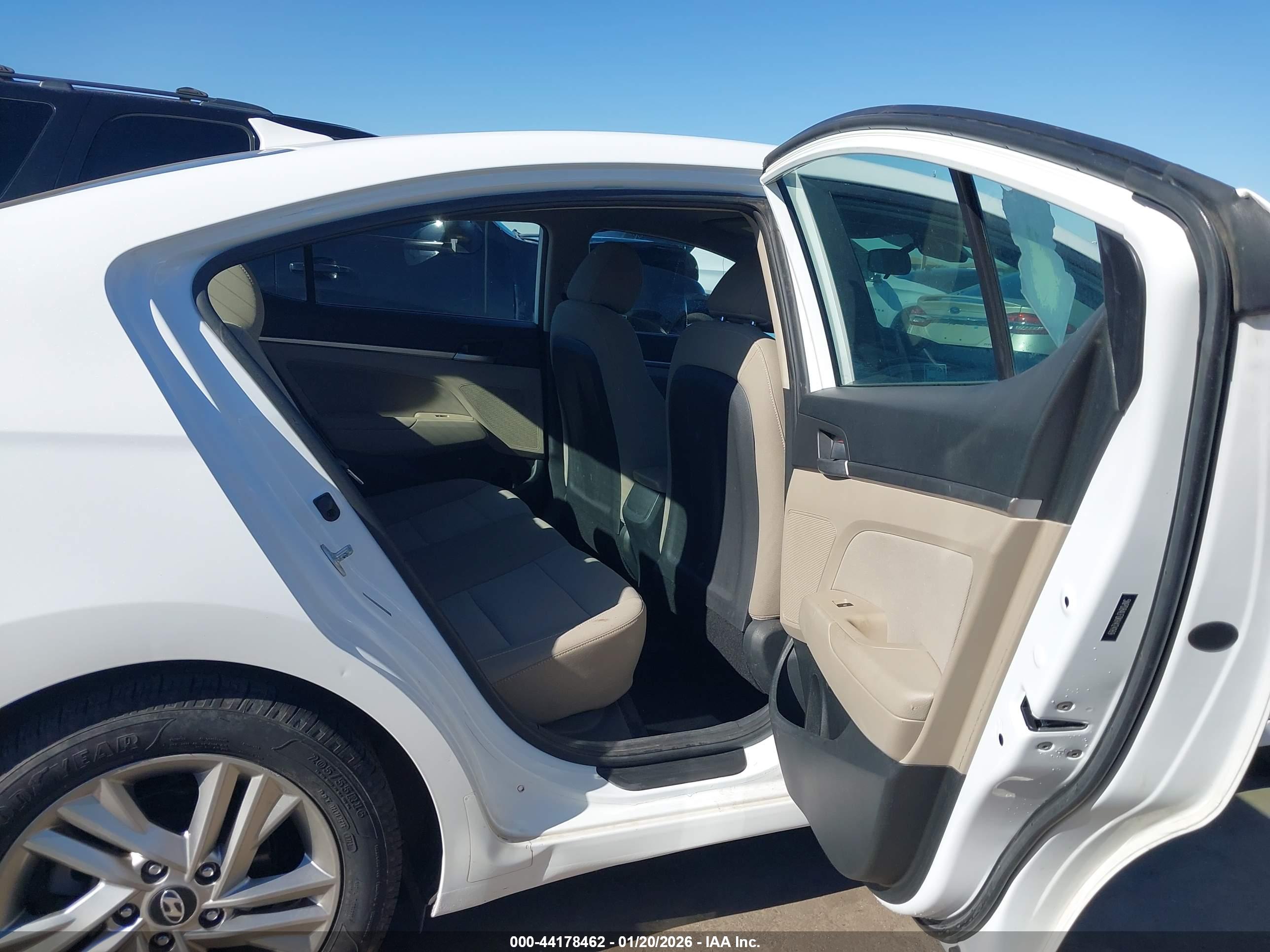 HYUNDAI ELANTRA image 8