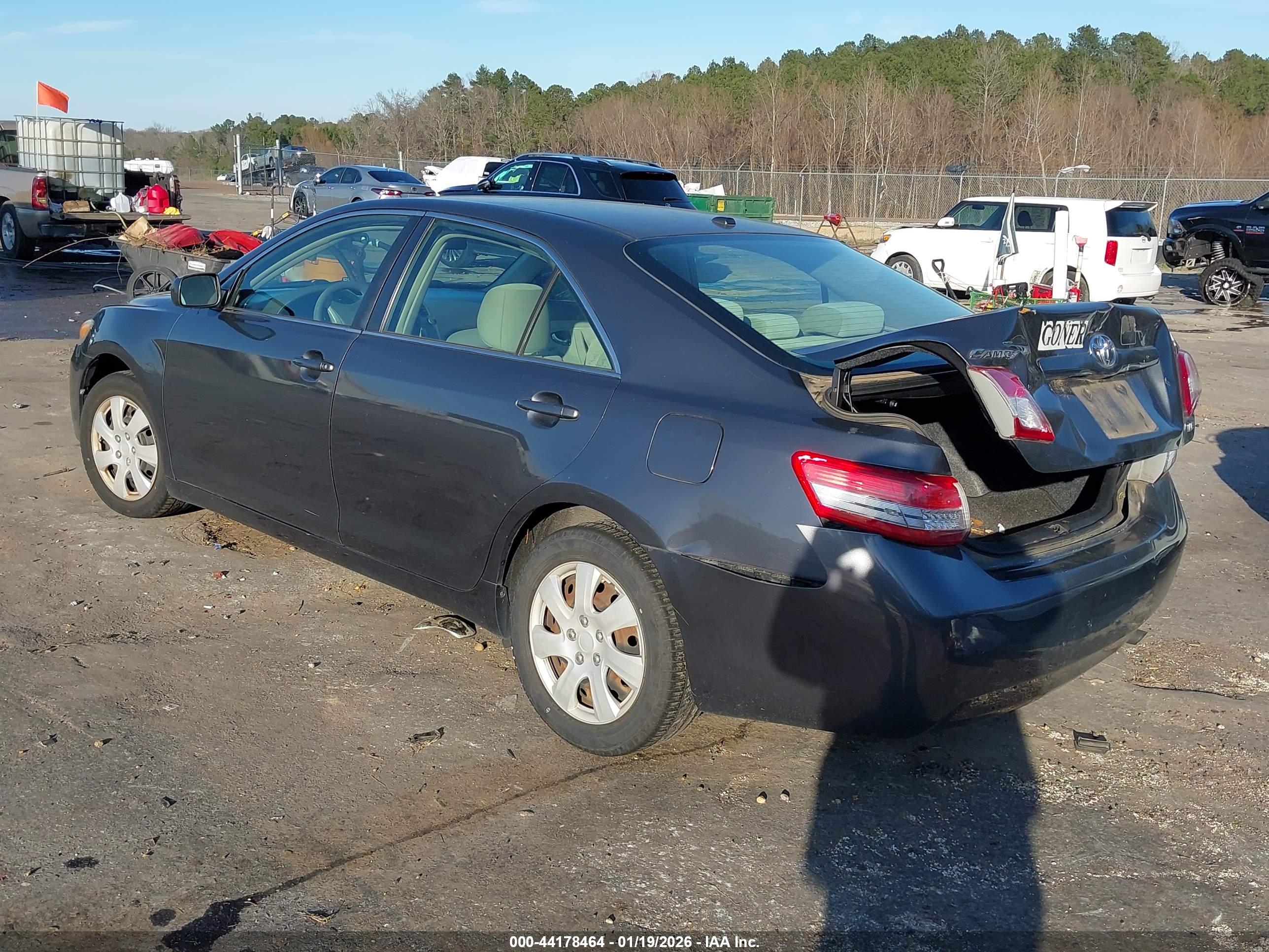TOYOTA CAMRY image 3