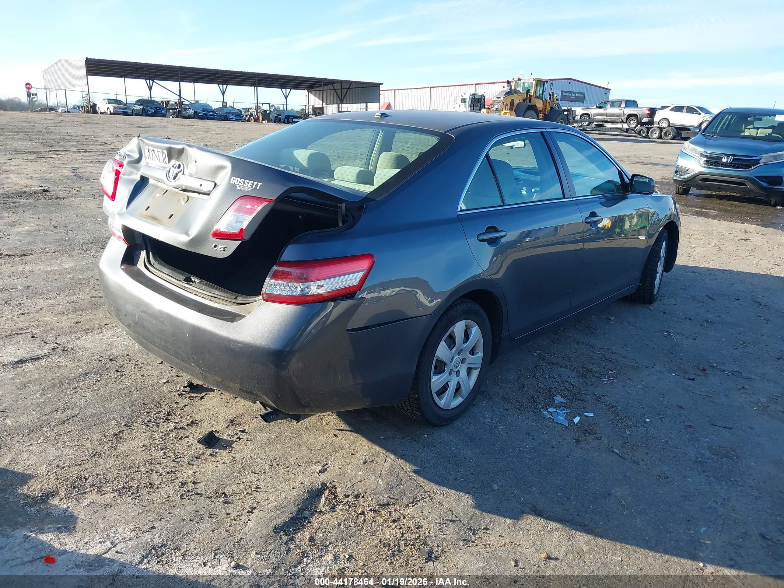 TOYOTA CAMRY image 4