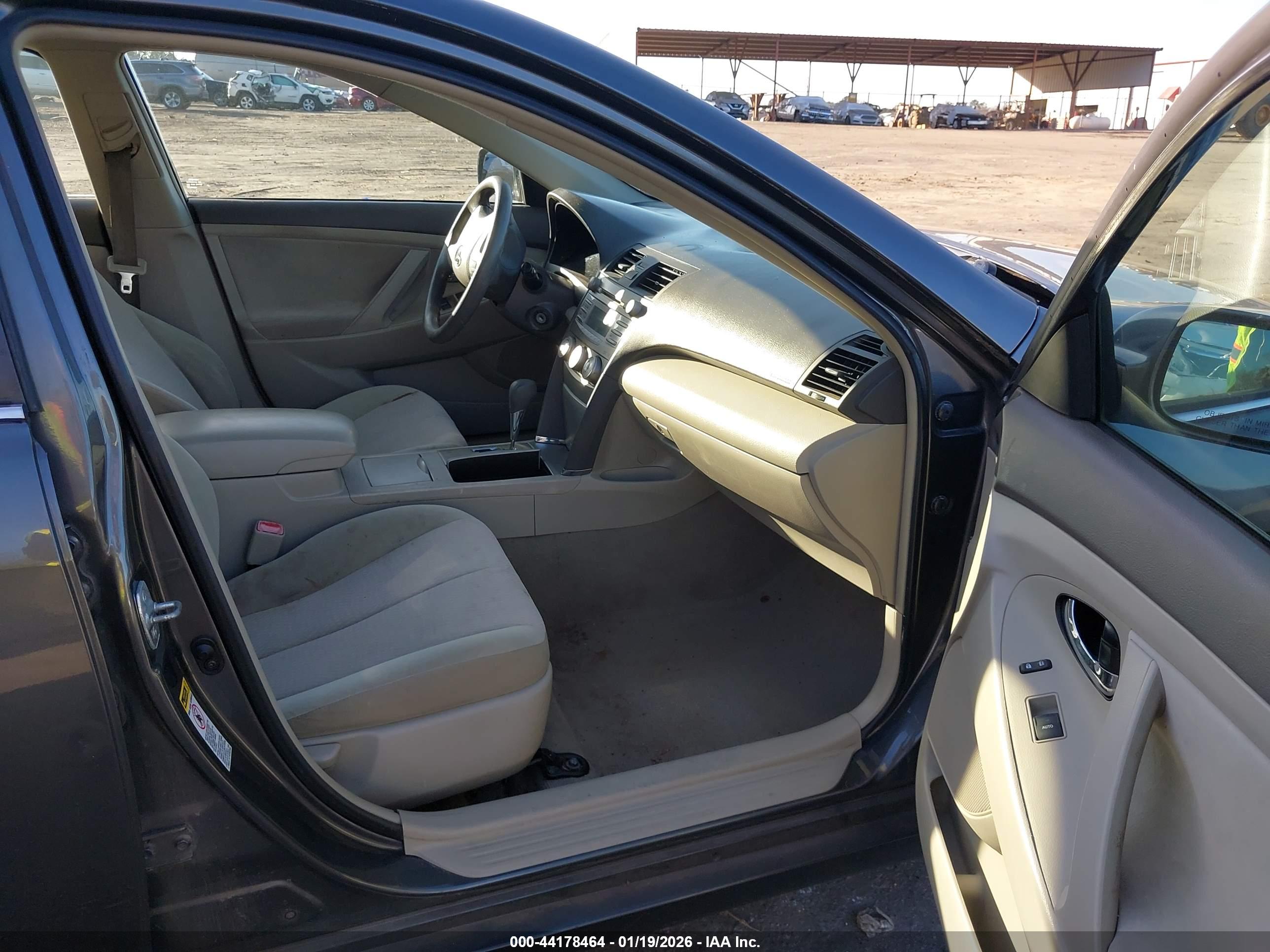 TOYOTA CAMRY image 5