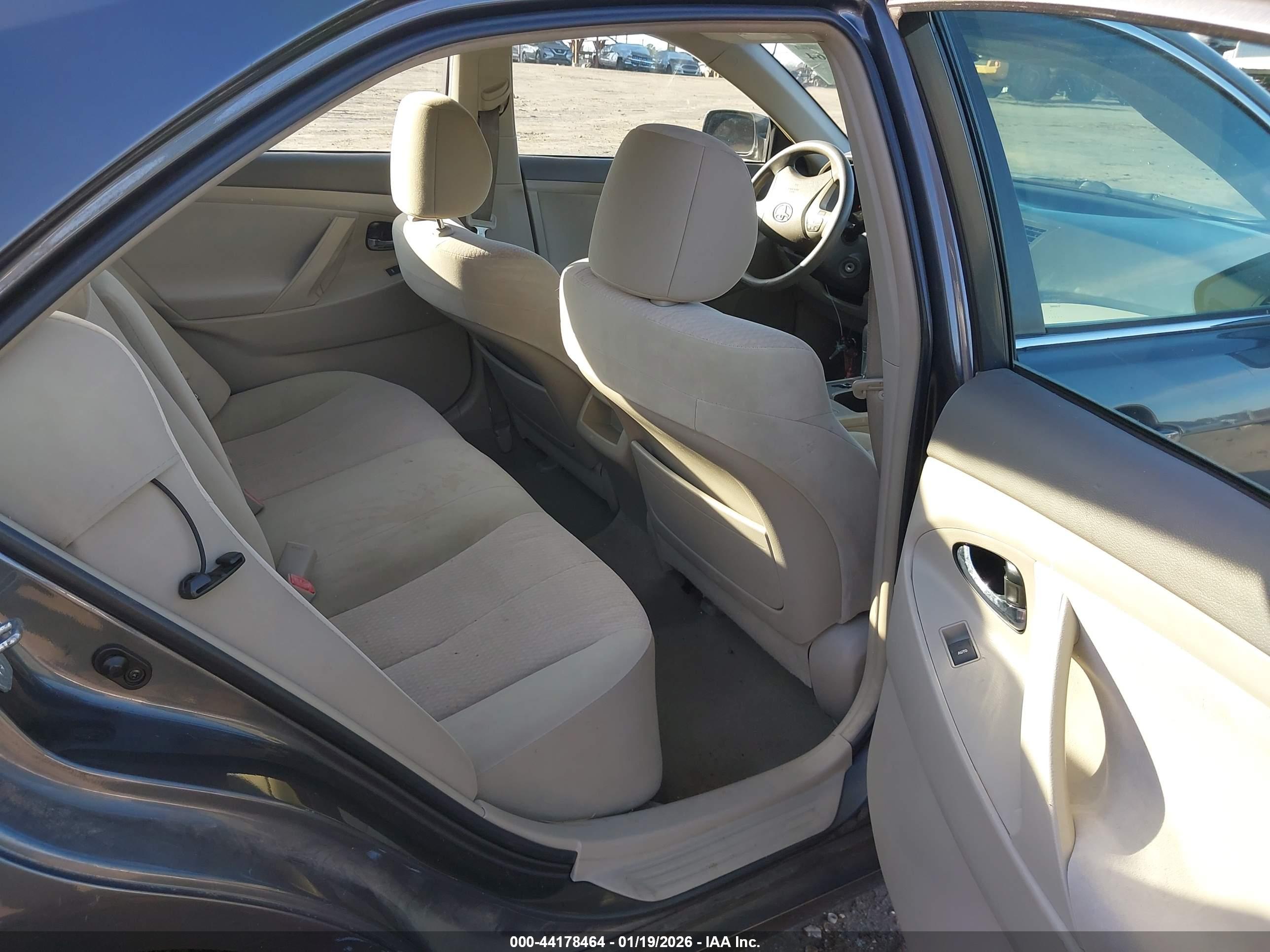 TOYOTA CAMRY image 8