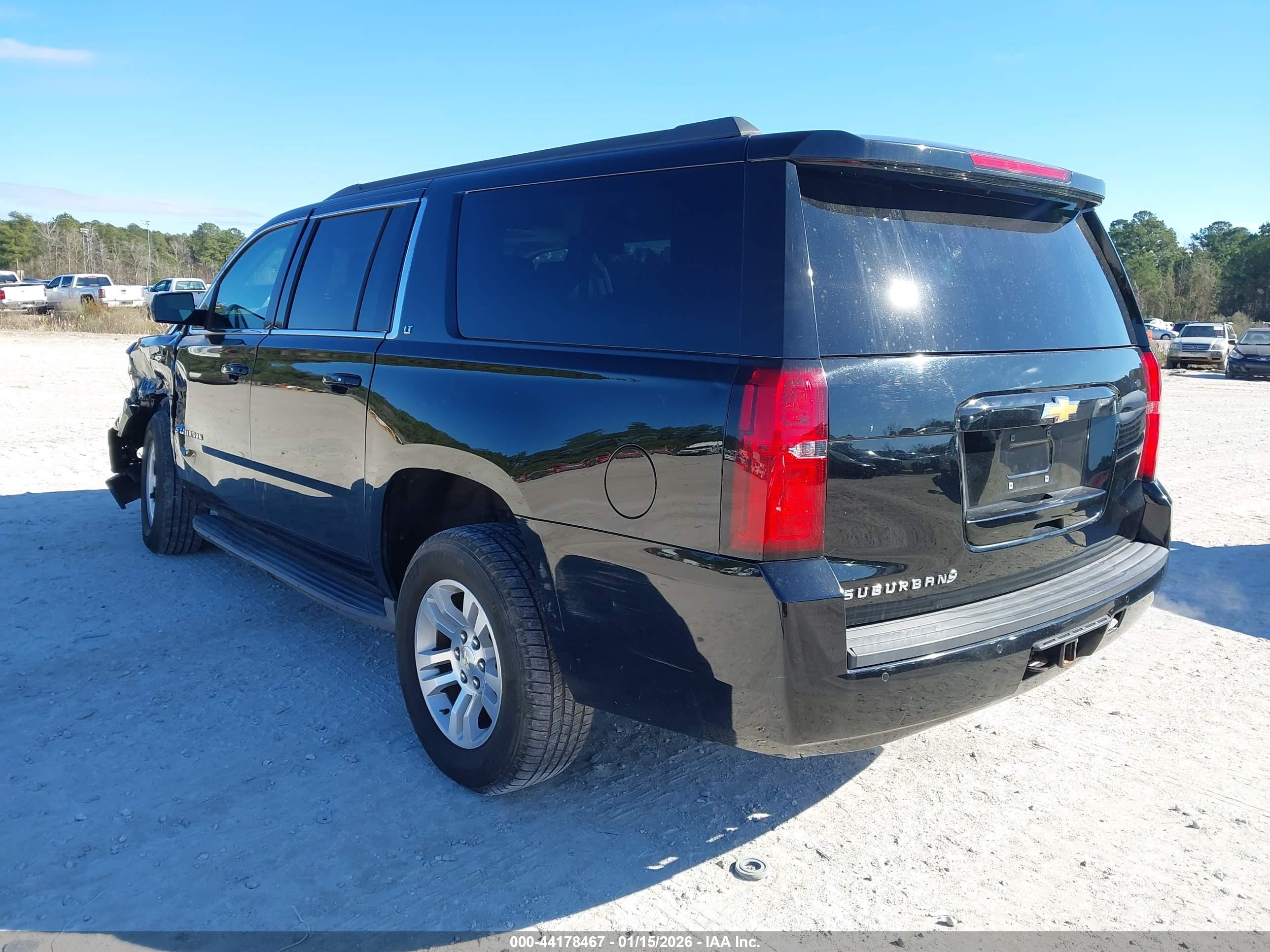 CHEVROLET SUBURBAN image 3