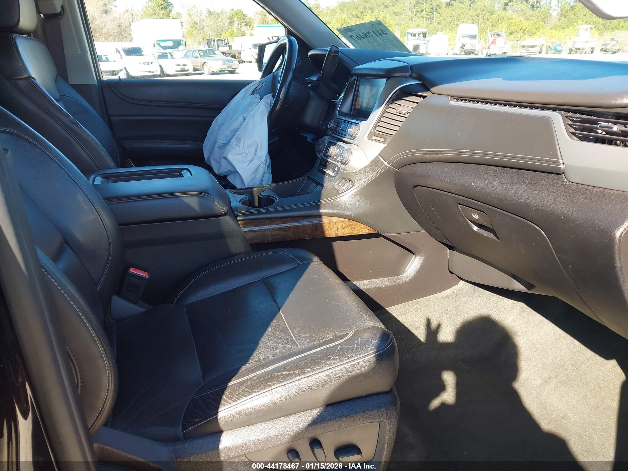 CHEVROLET SUBURBAN image 5