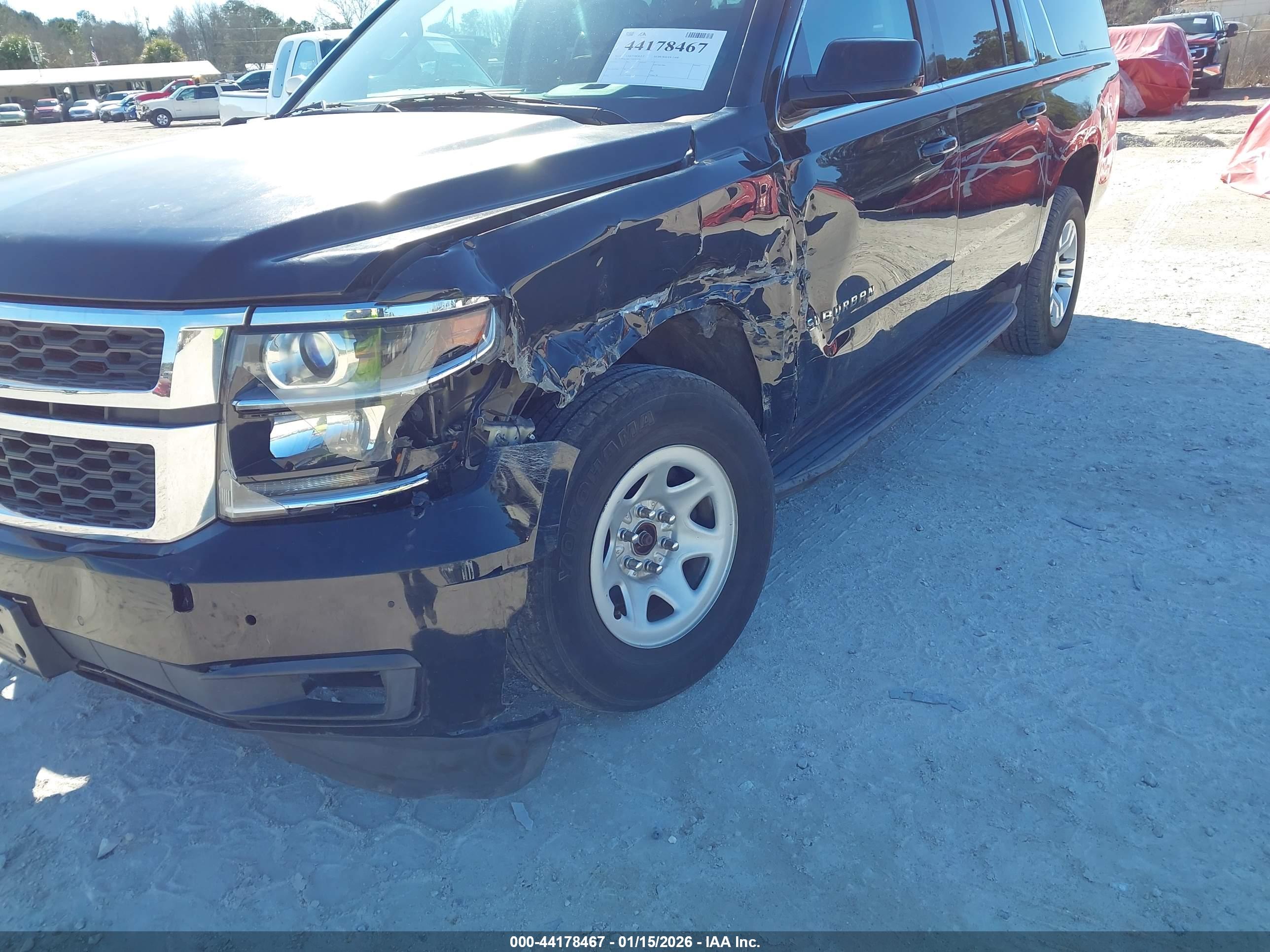 CHEVROLET SUBURBAN image 6