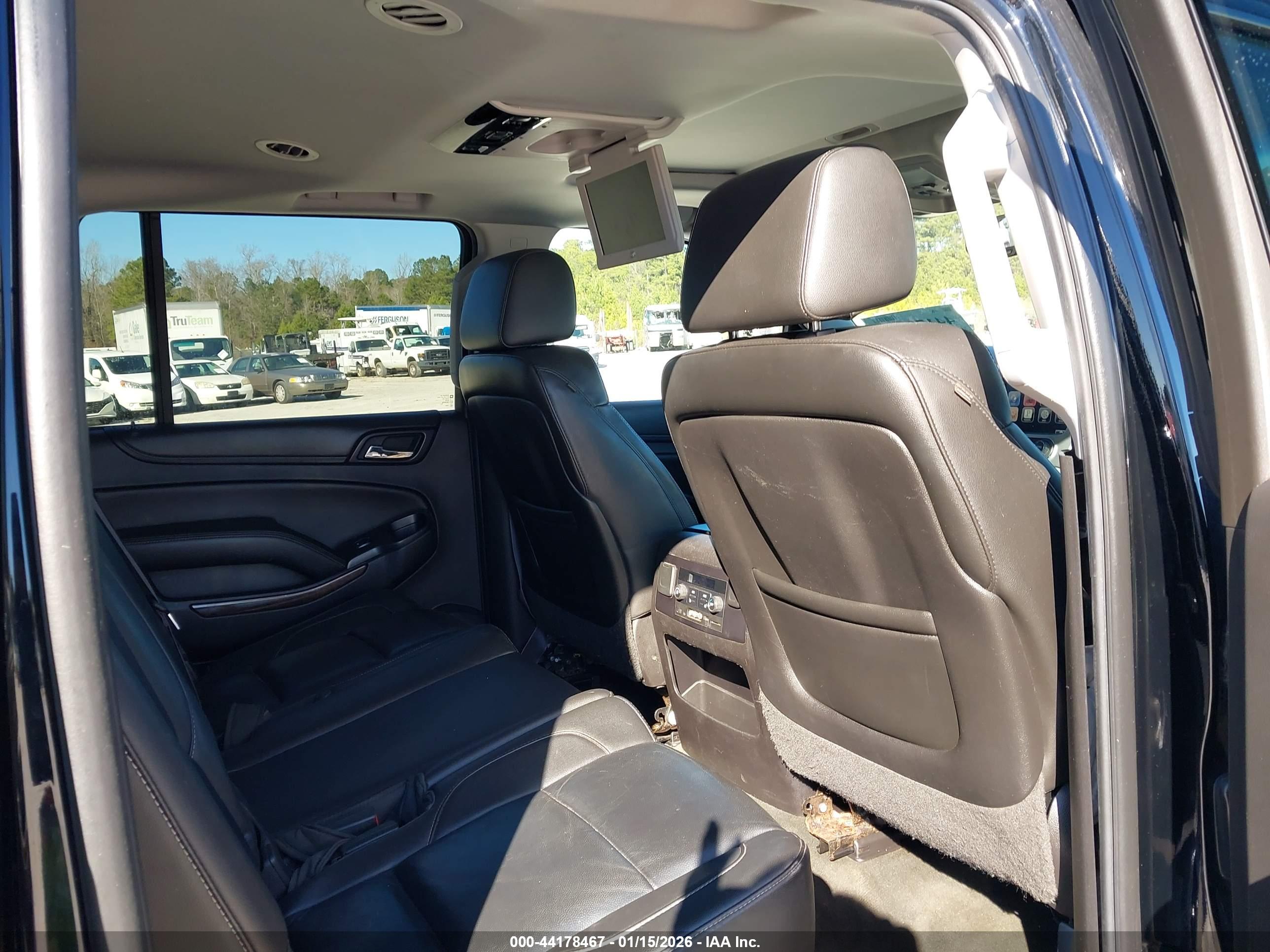 CHEVROLET SUBURBAN image 8