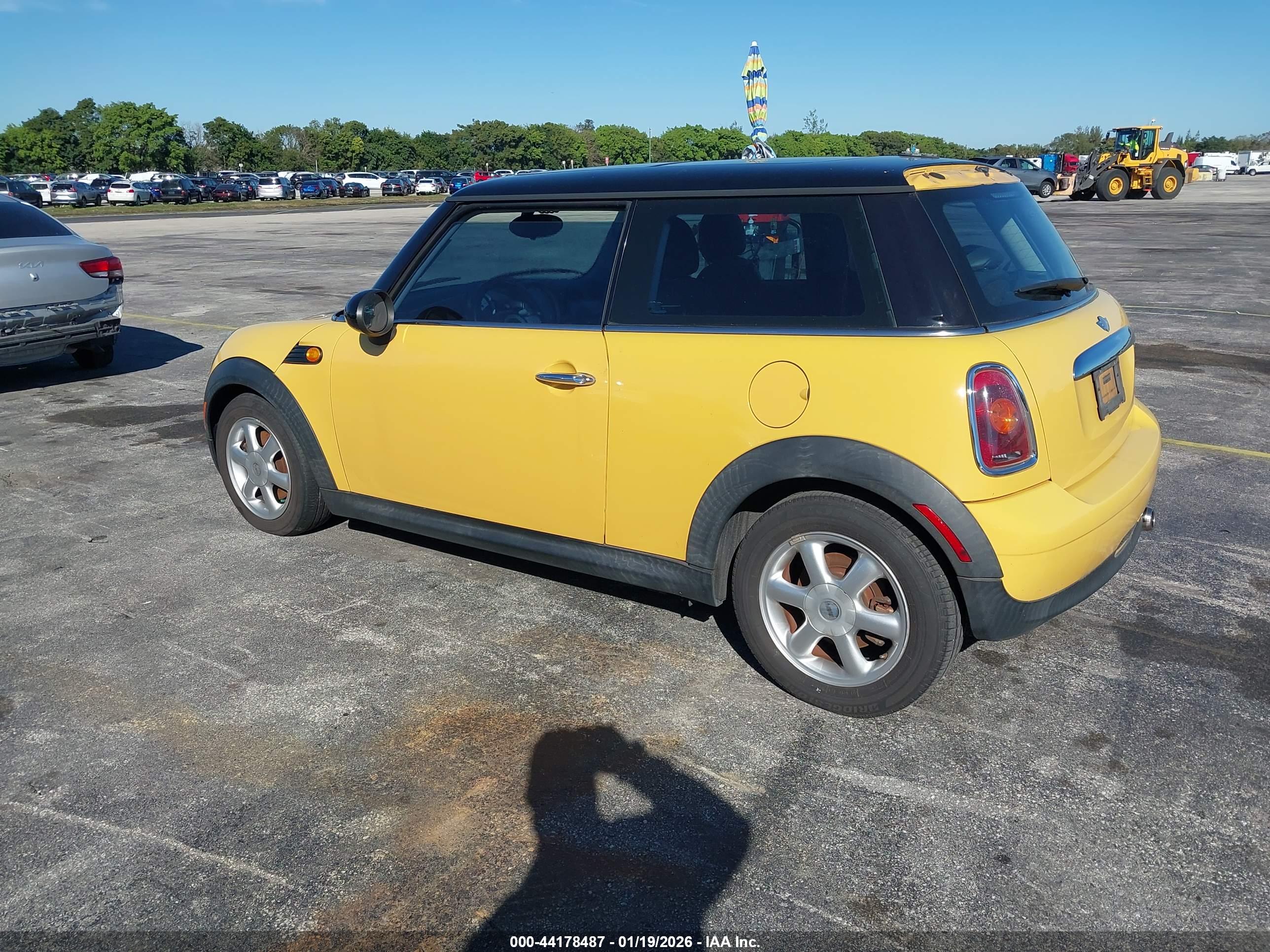 MINI COOPER image 3