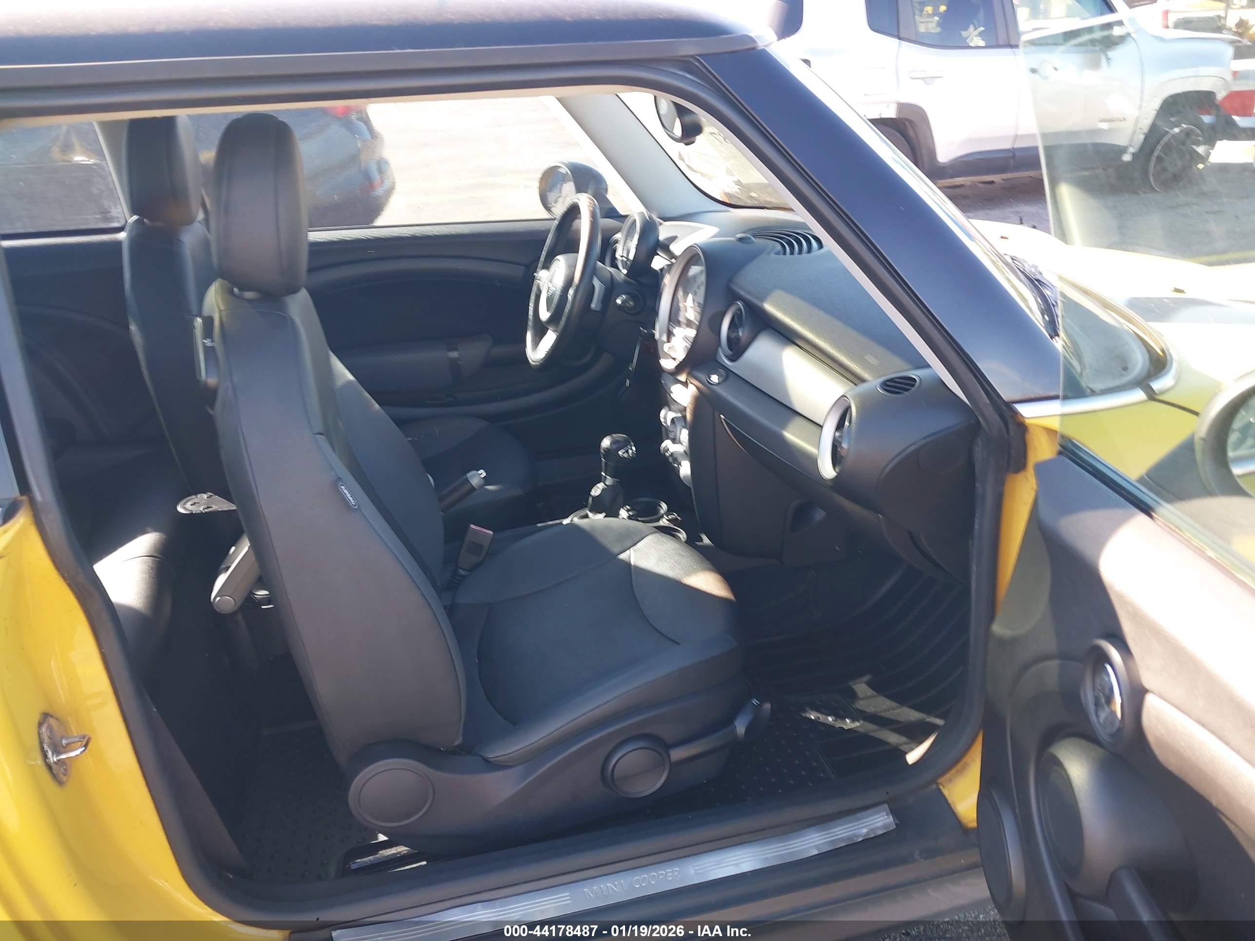 MINI COOPER image 5