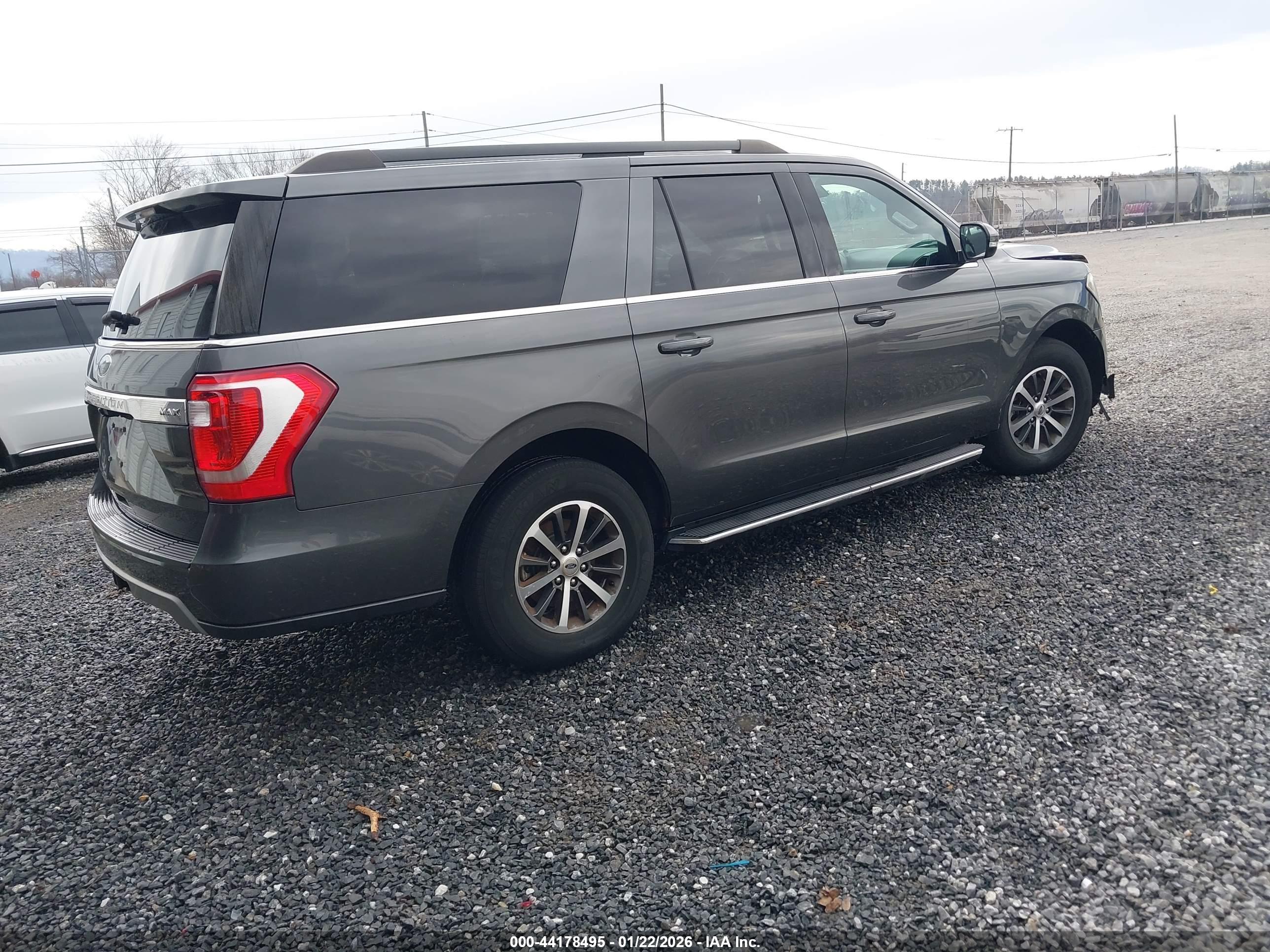 FORD EXPEDITION image 4