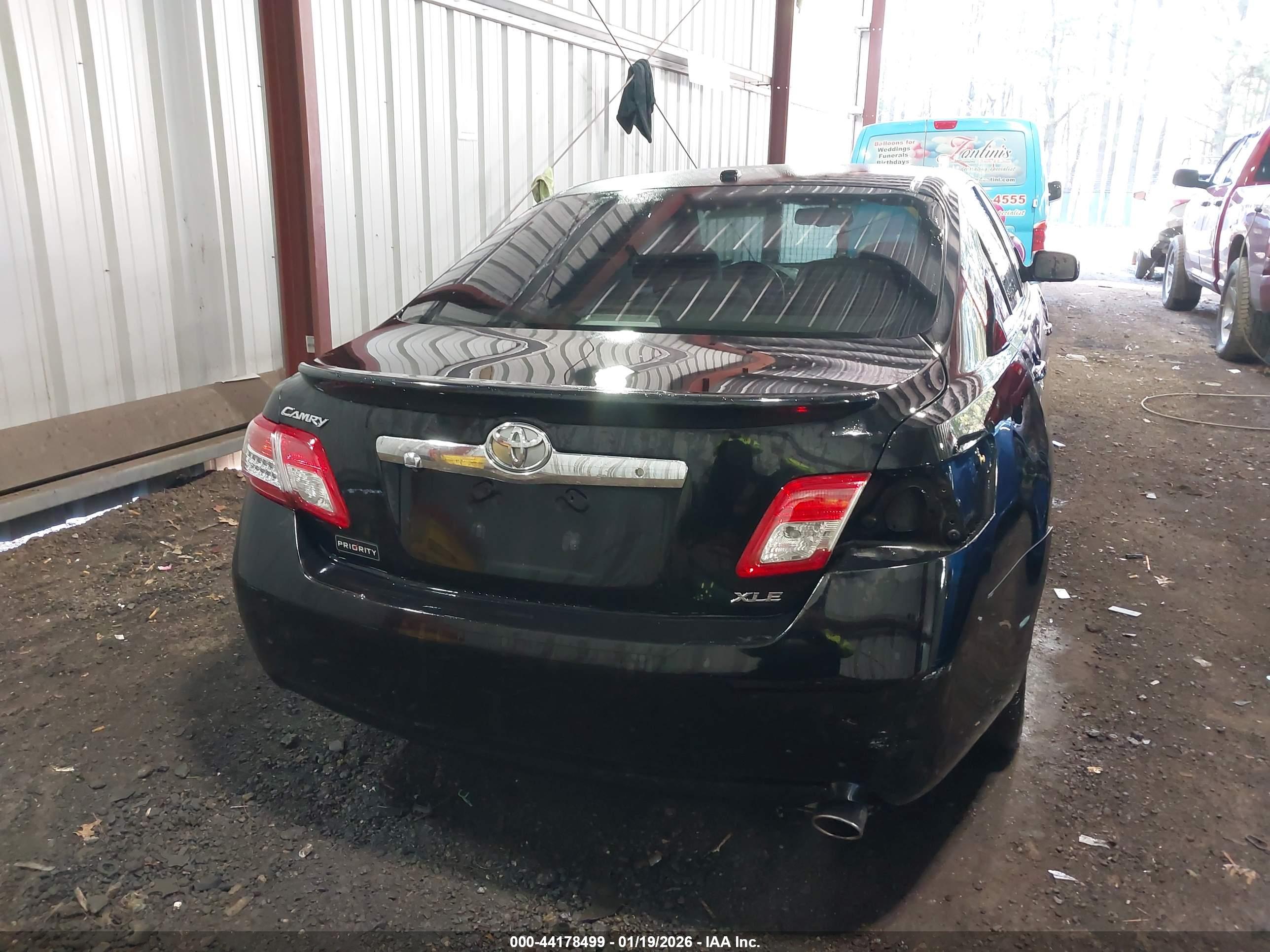 TOYOTA CAMRY image 6
