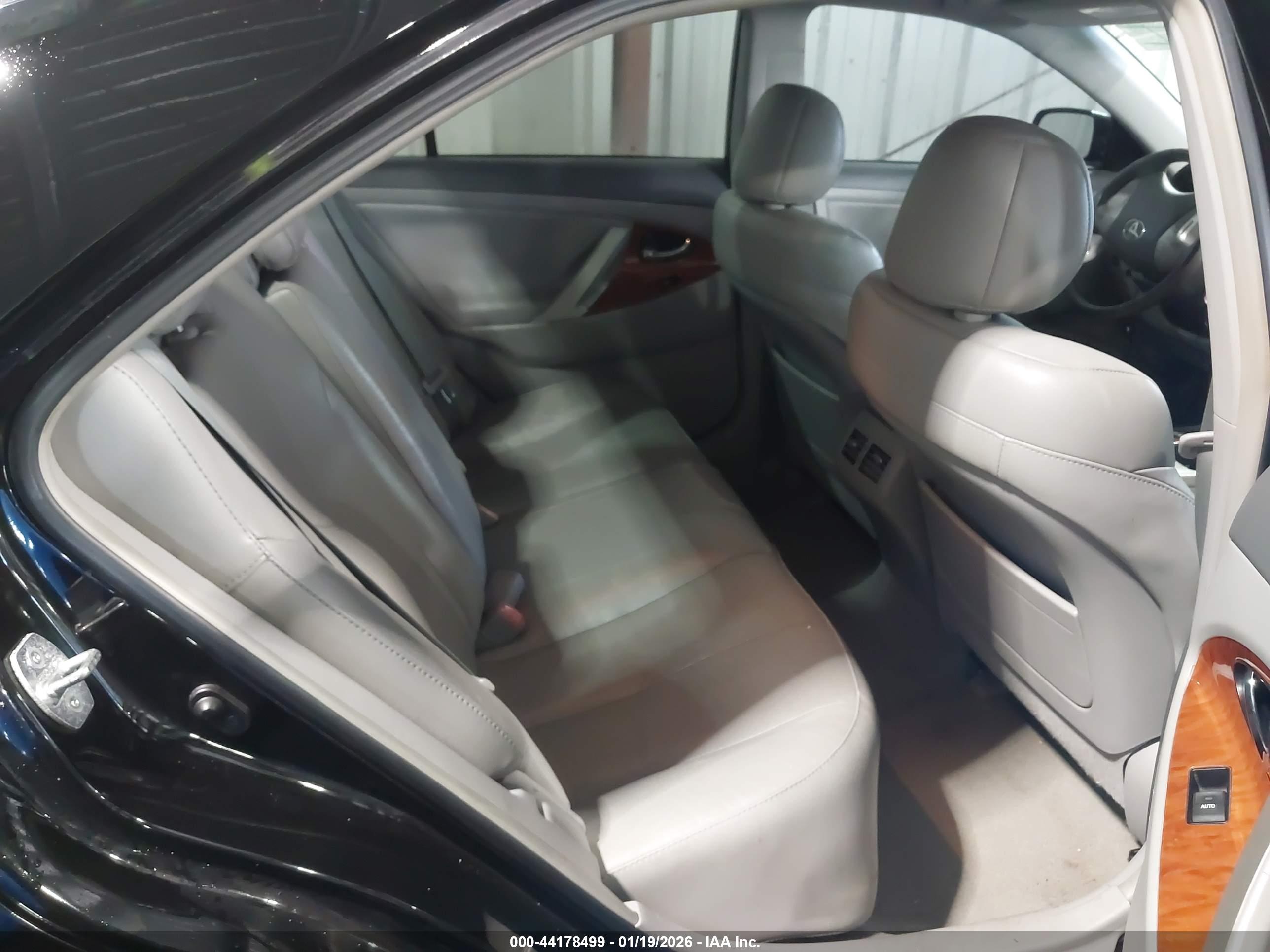 TOYOTA CAMRY image 8