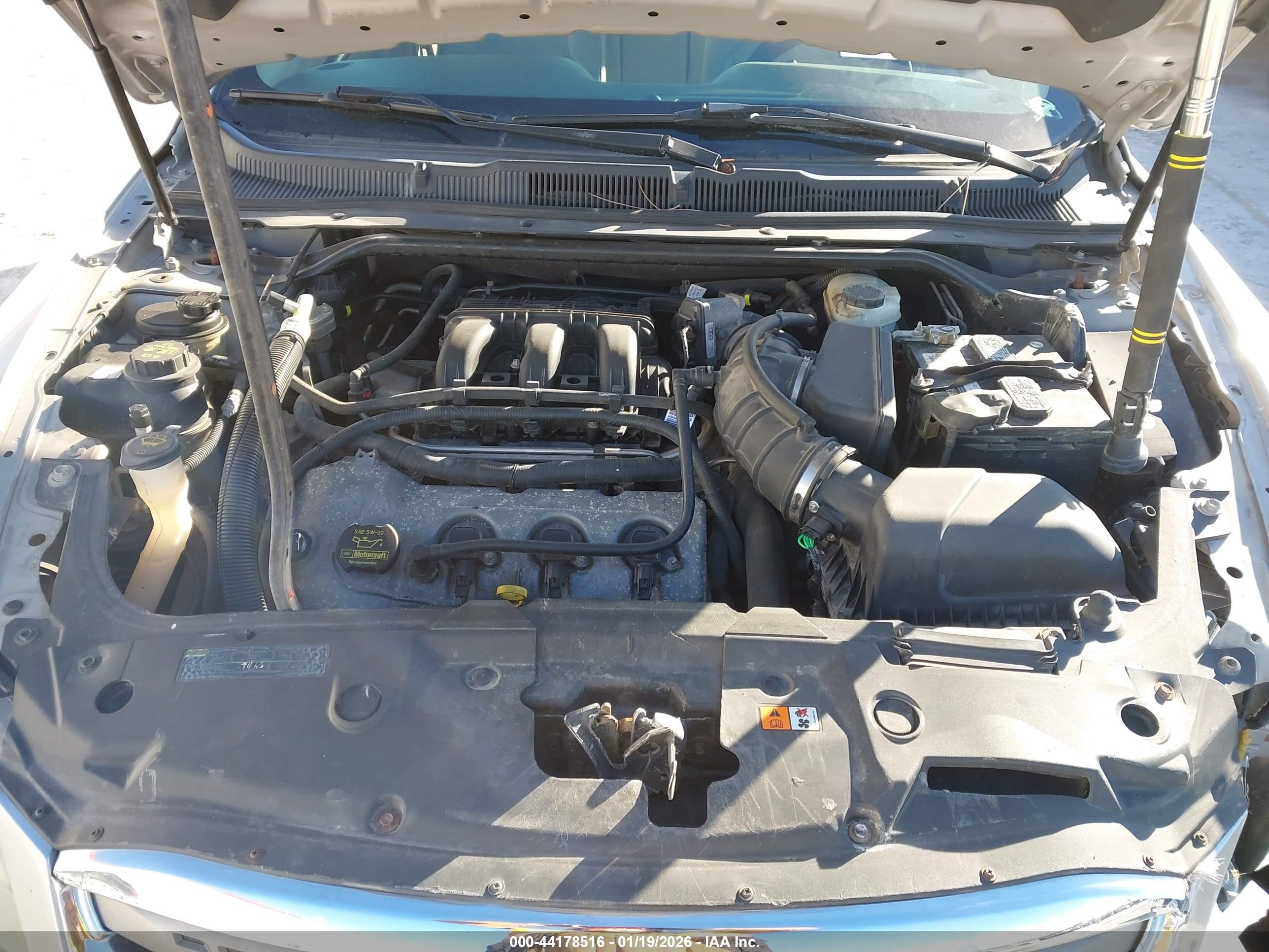 FORD TAURUS image 10
