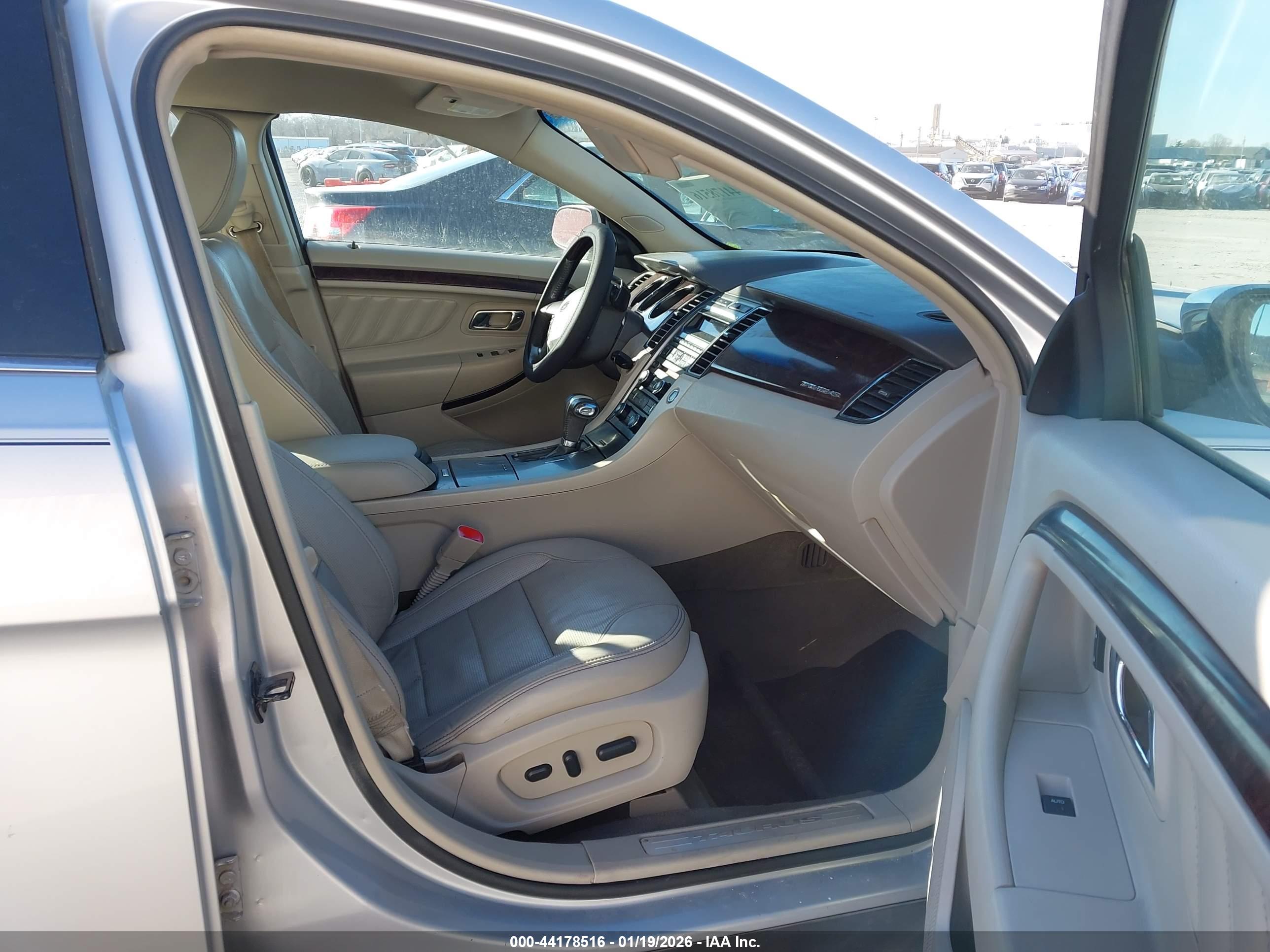 FORD TAURUS image 5