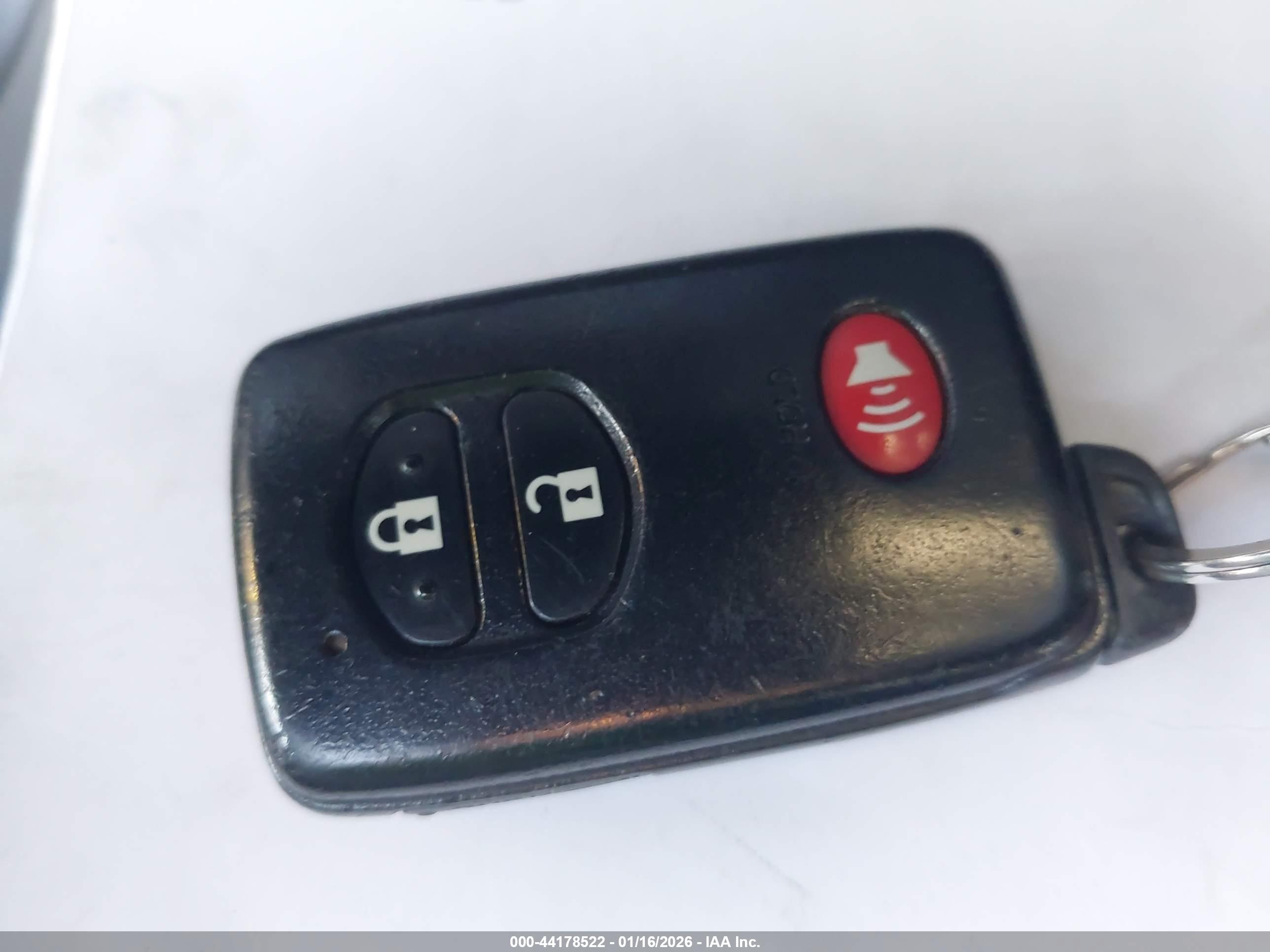 TOYOTA PRIUS image 11