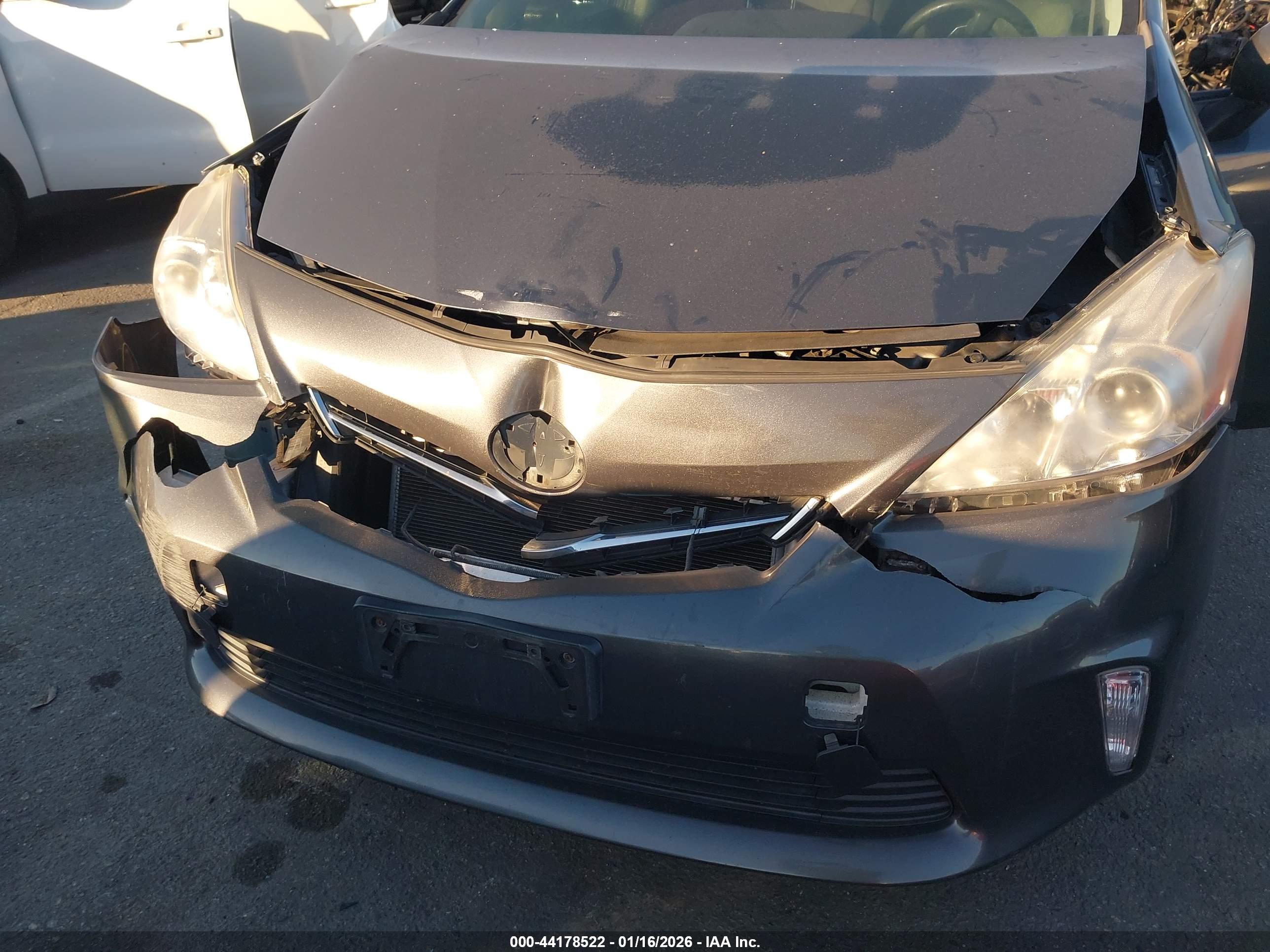 TOYOTA PRIUS image 6