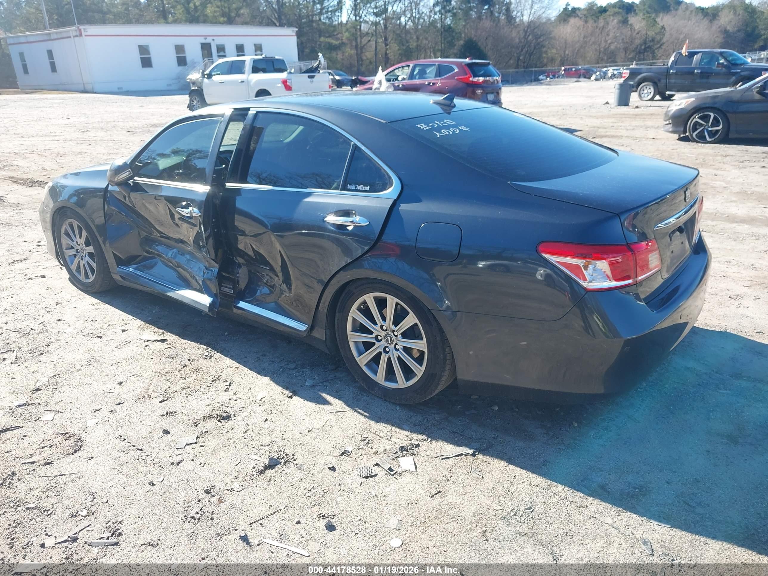 LEXUS ES image 3