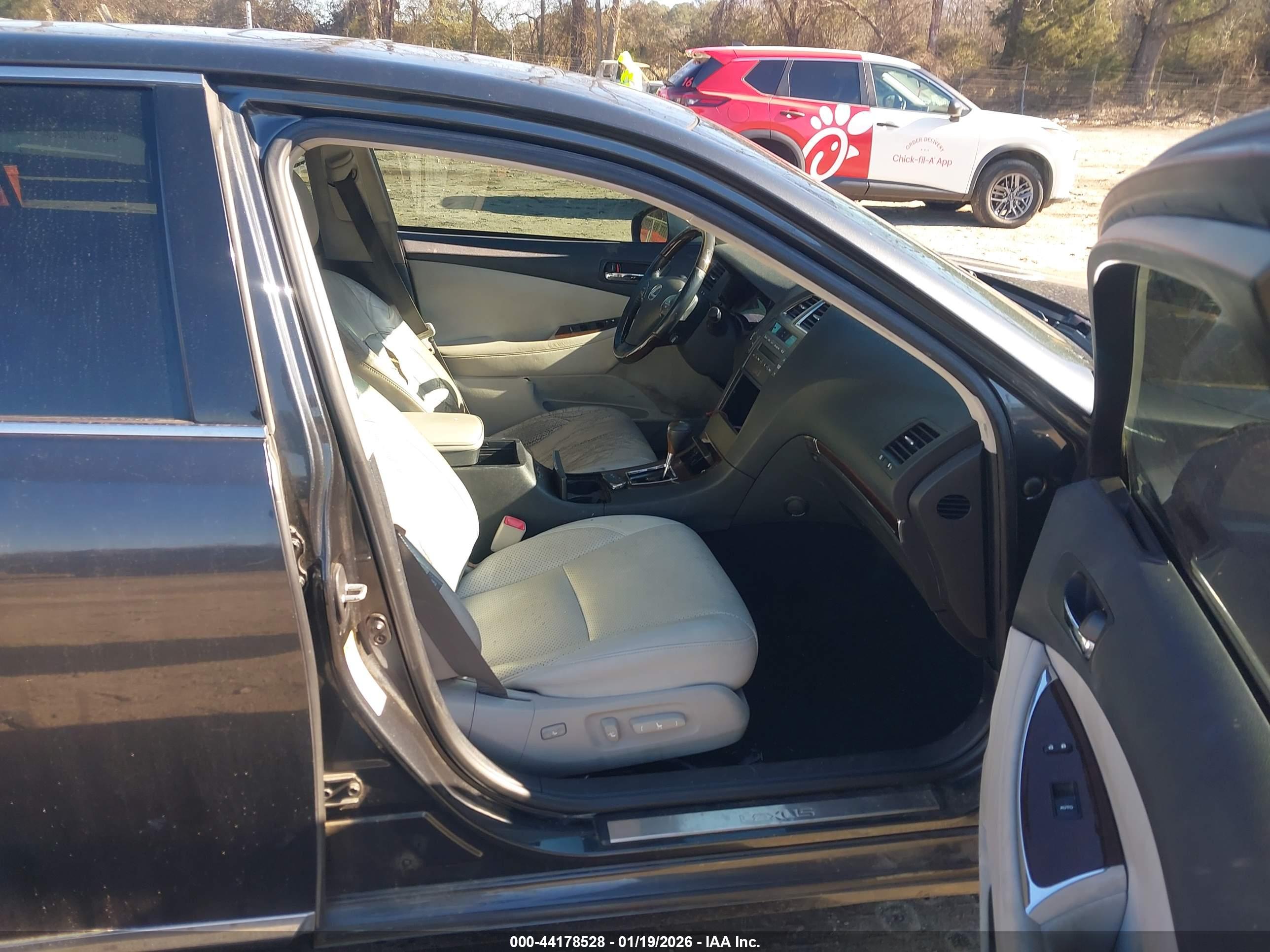 LEXUS ES image 5