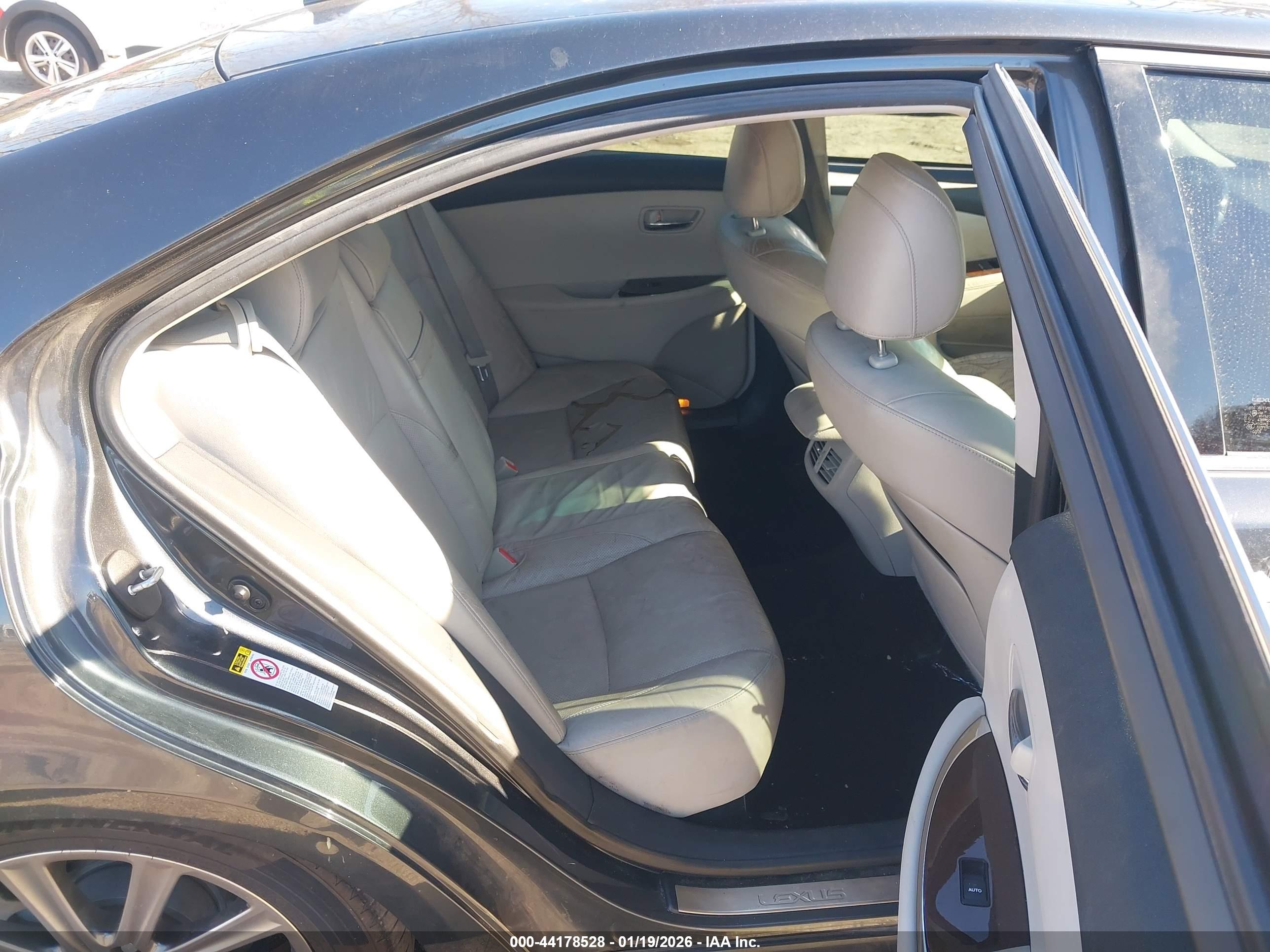 LEXUS ES image 8