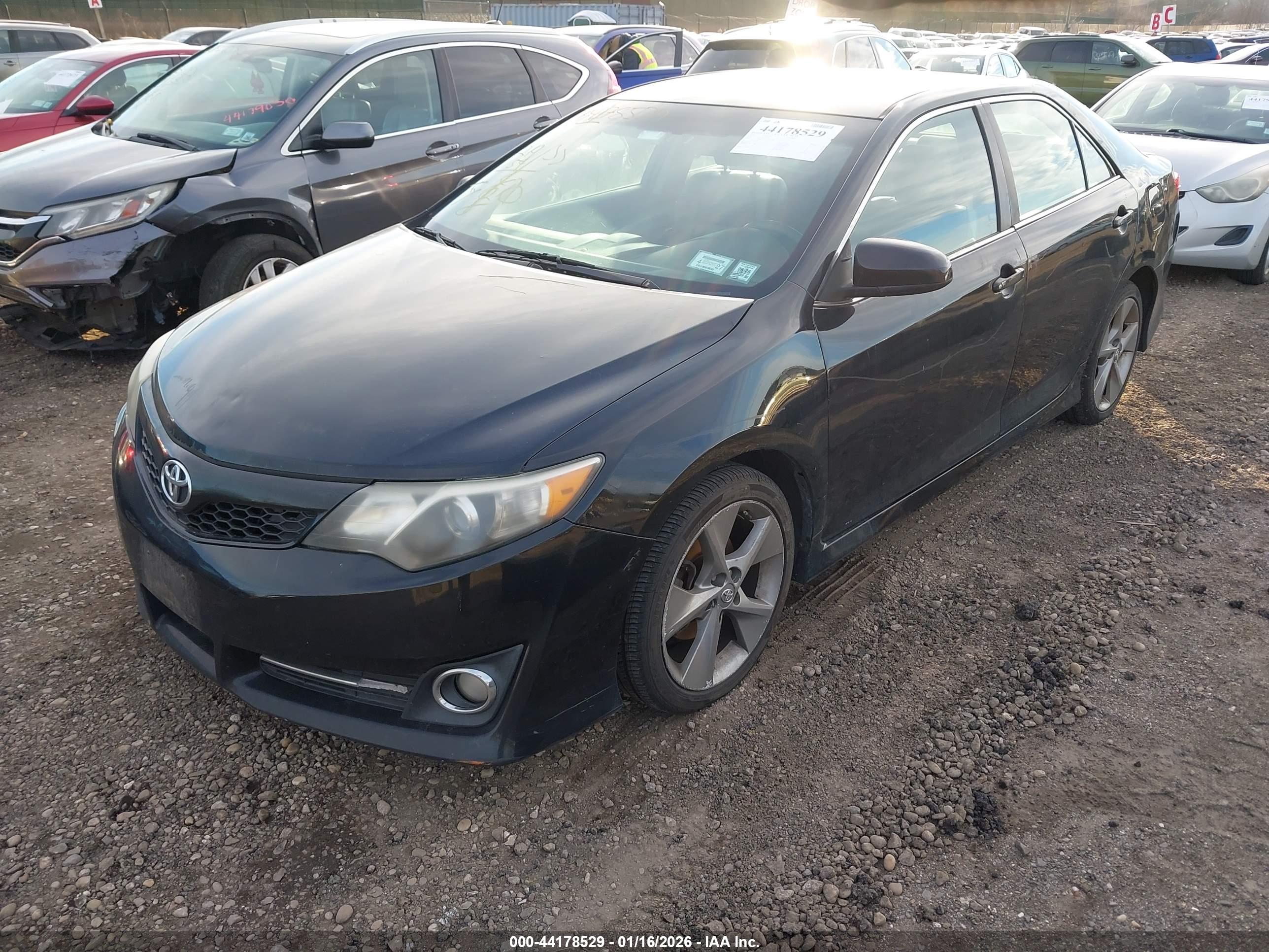 TOYOTA CAMRY image 2