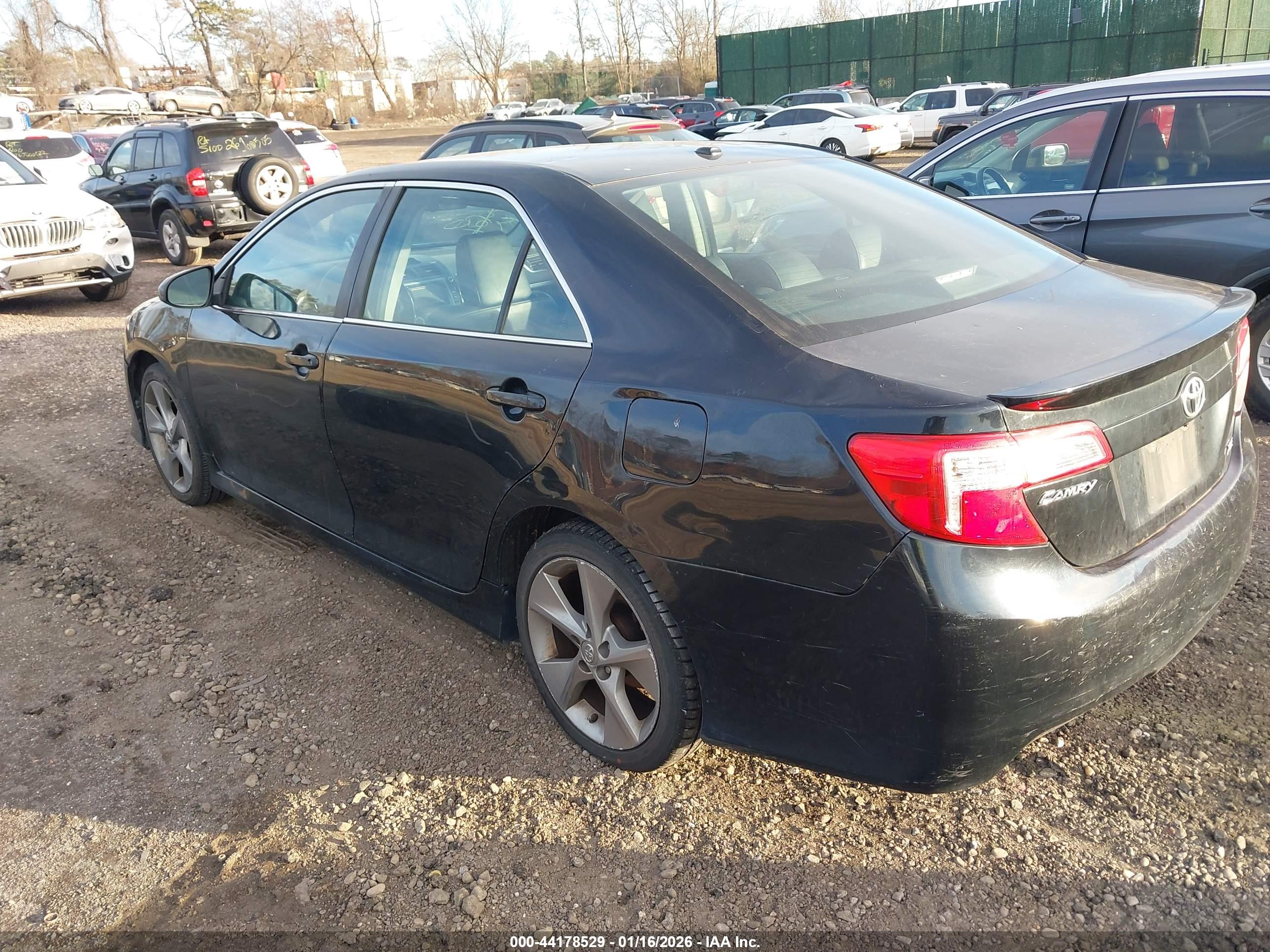 TOYOTA CAMRY image 3
