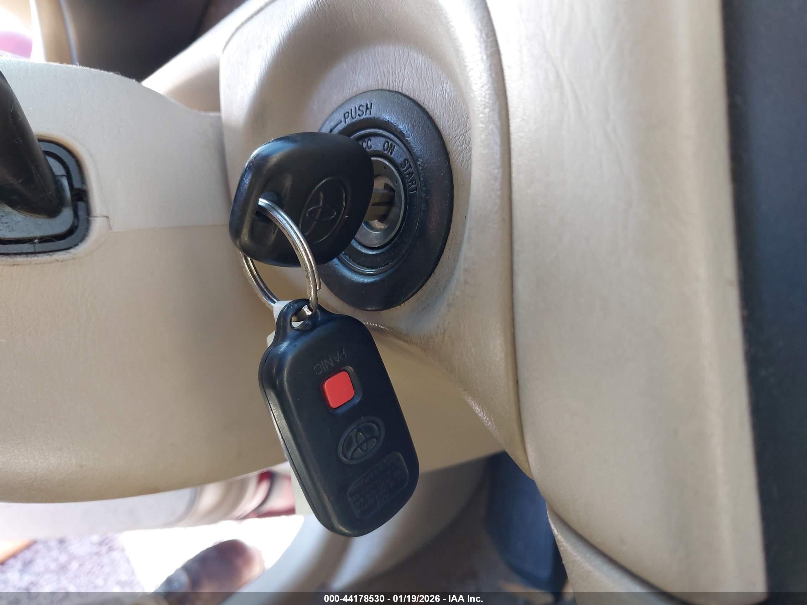 TOYOTA CAMRY image 11