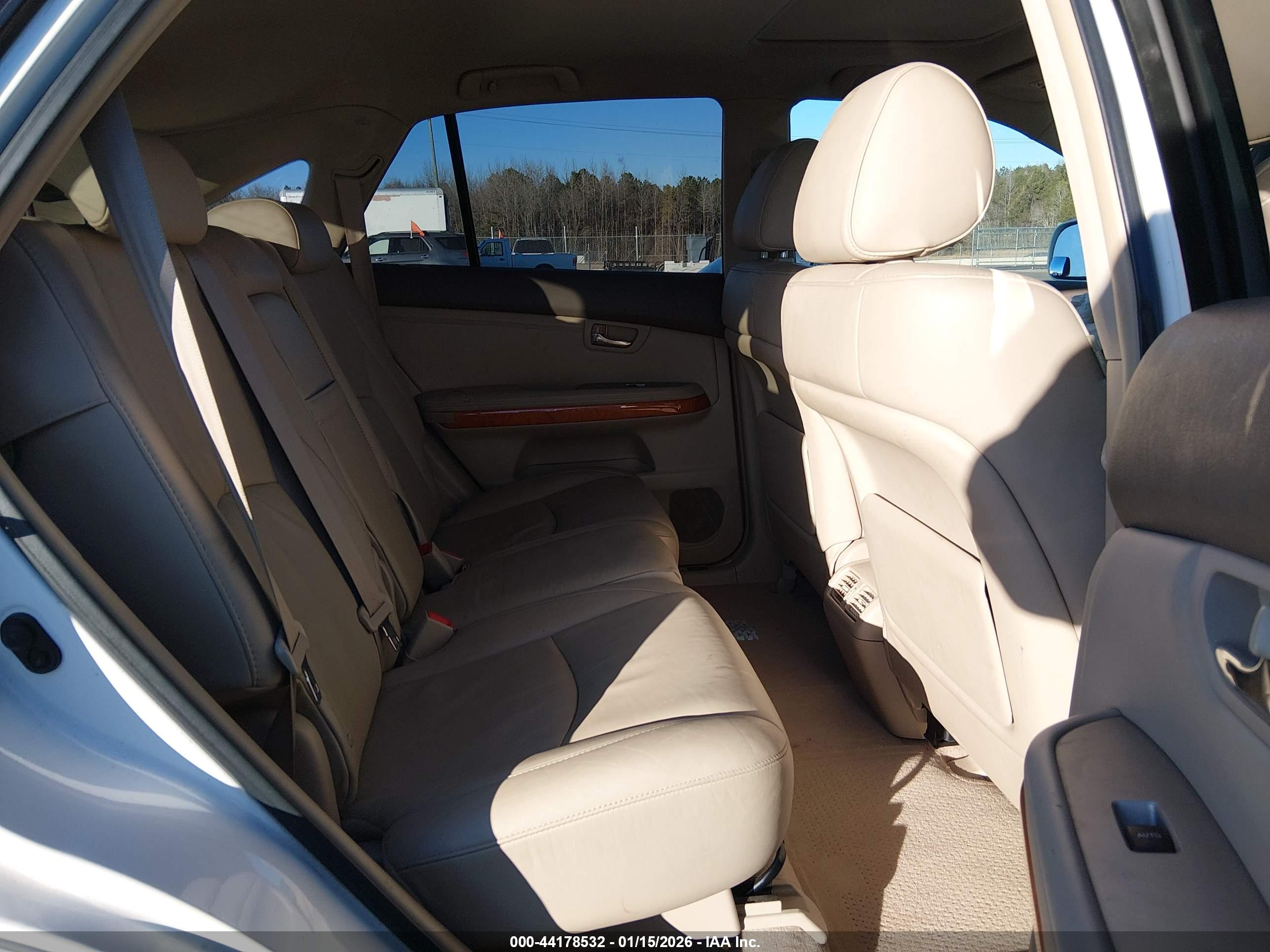 LEXUS RX image 8