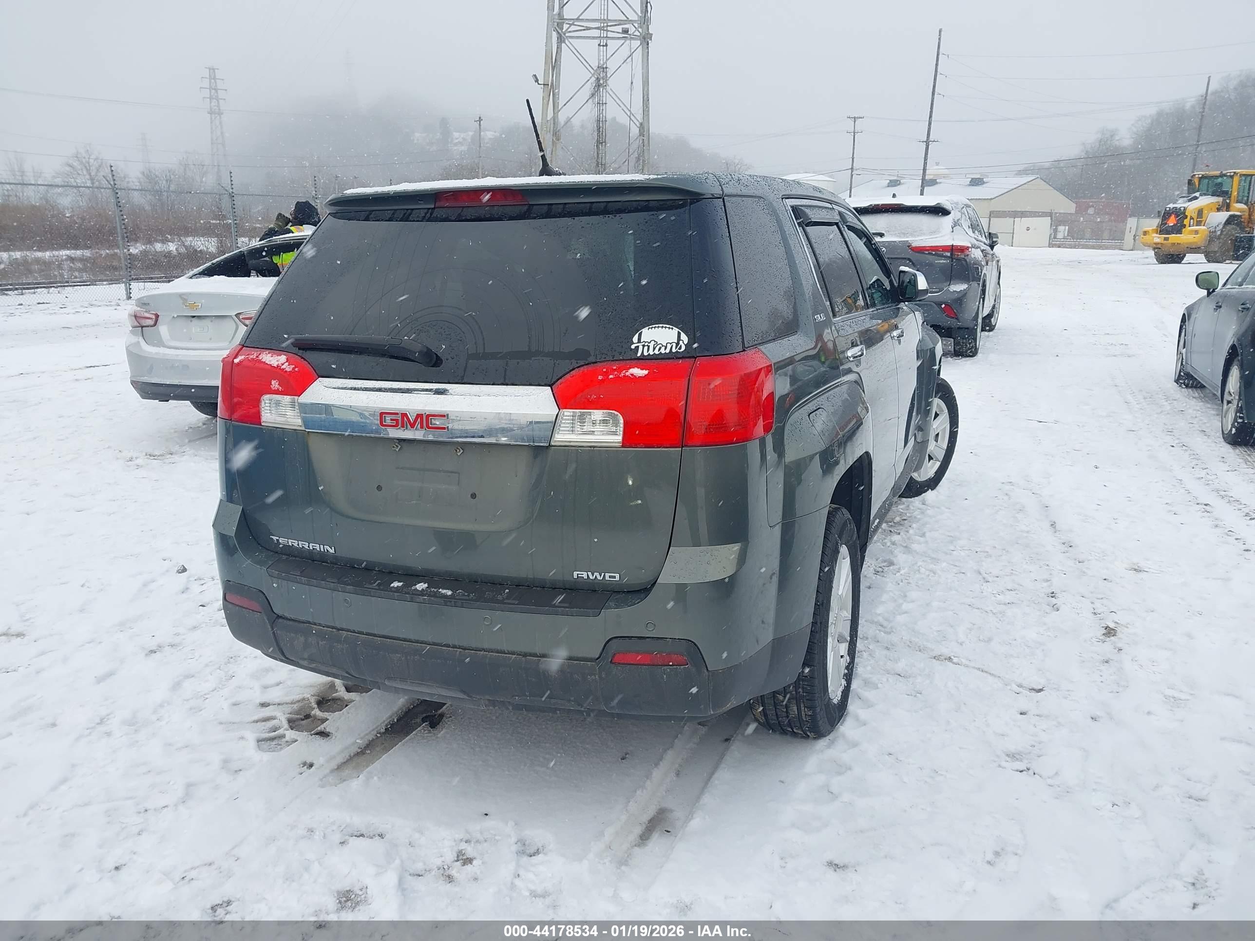 GMC TERRAIN image 4