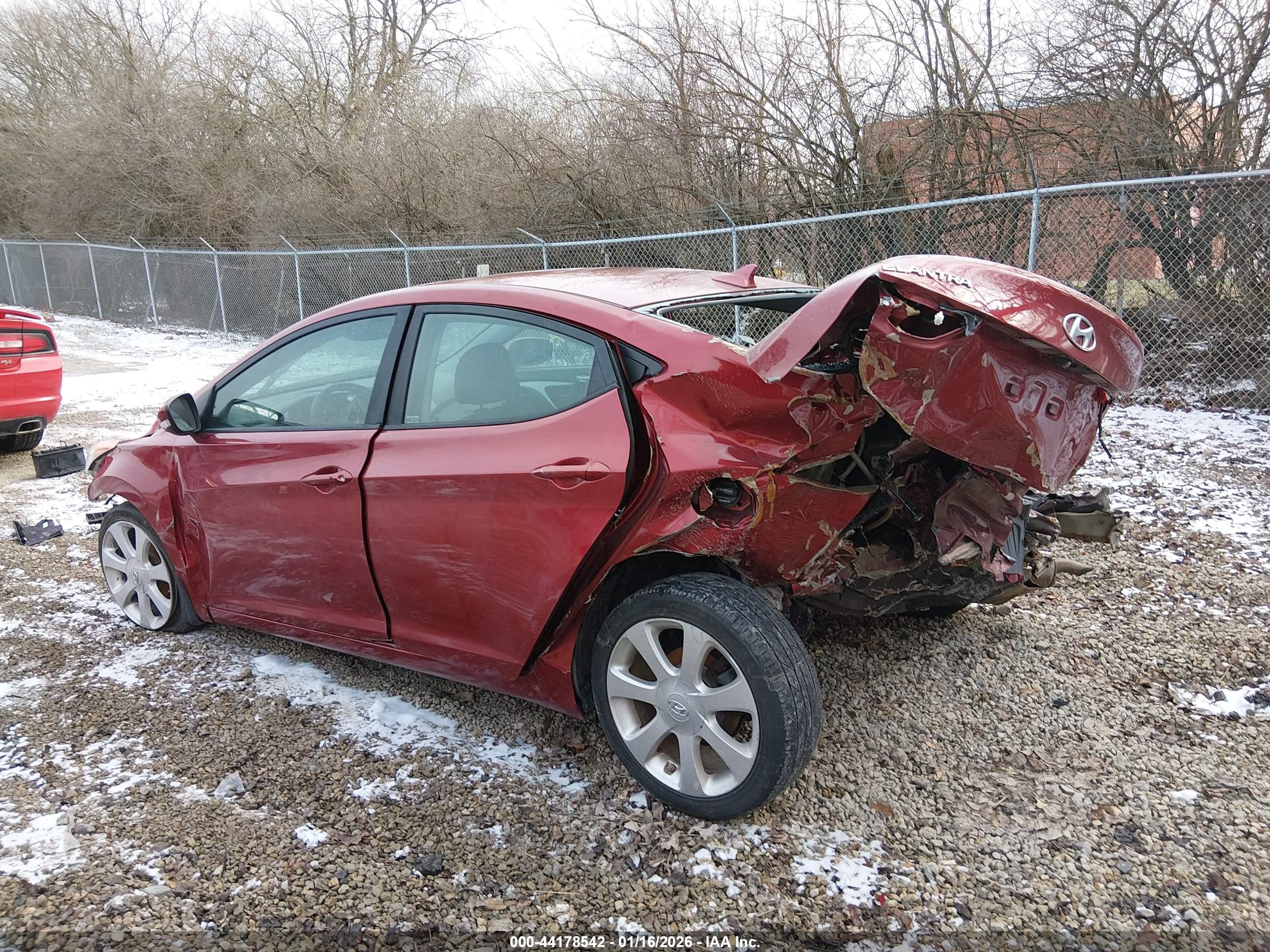 HYUNDAI ELANTRA image 3