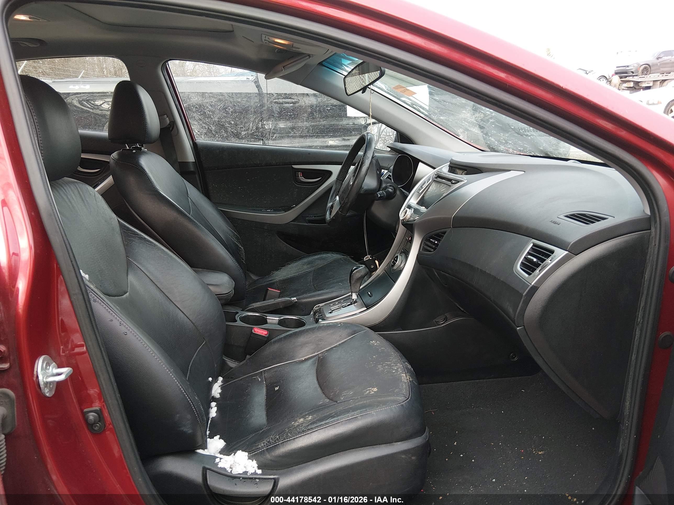 HYUNDAI ELANTRA image 5