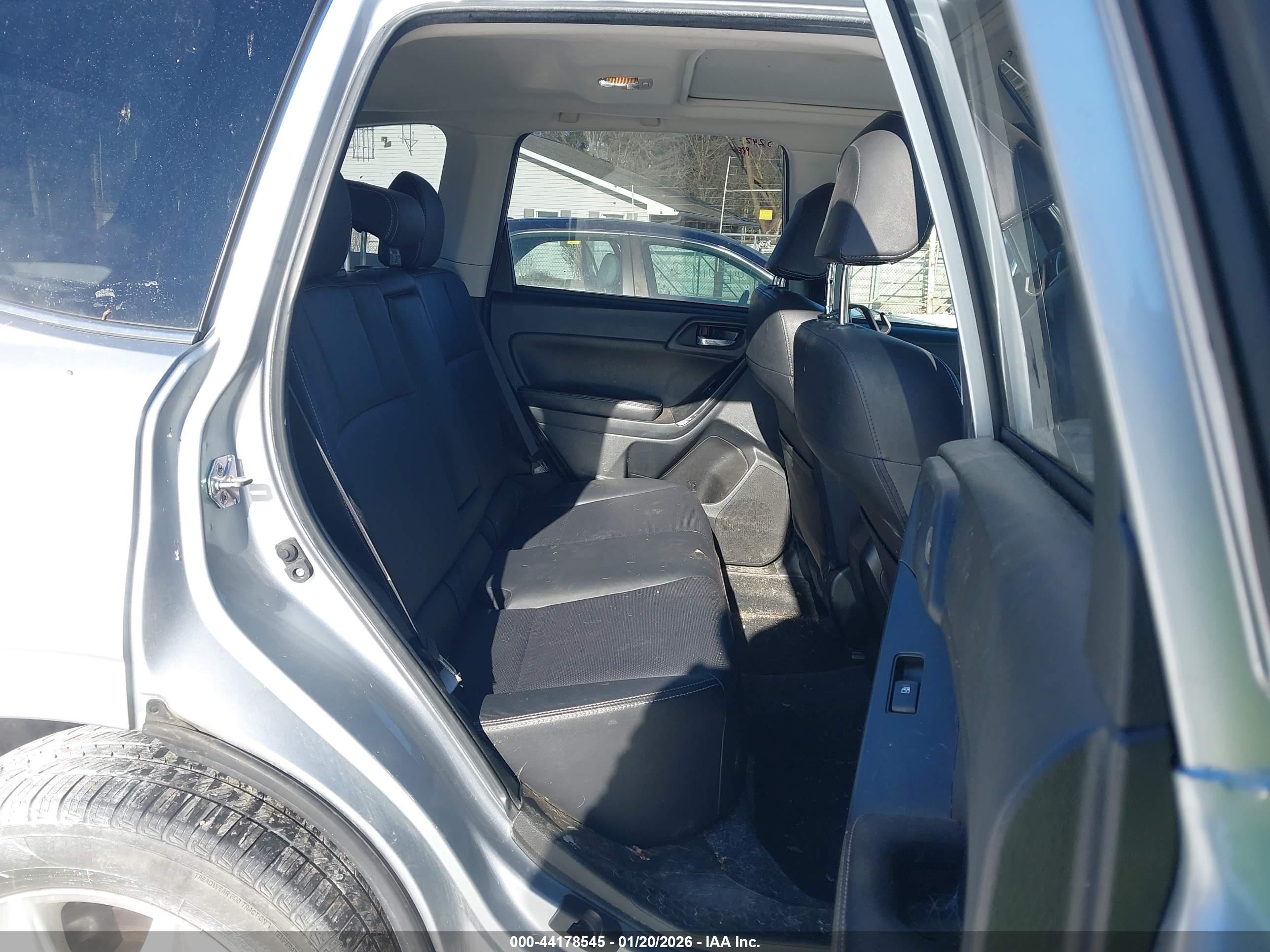 SUBARU FORESTER image 8