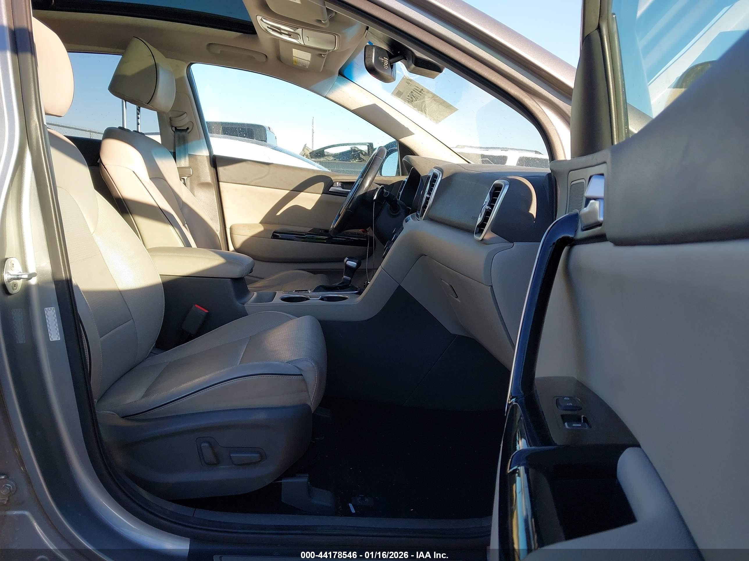 KIA SPORTAGE image 5